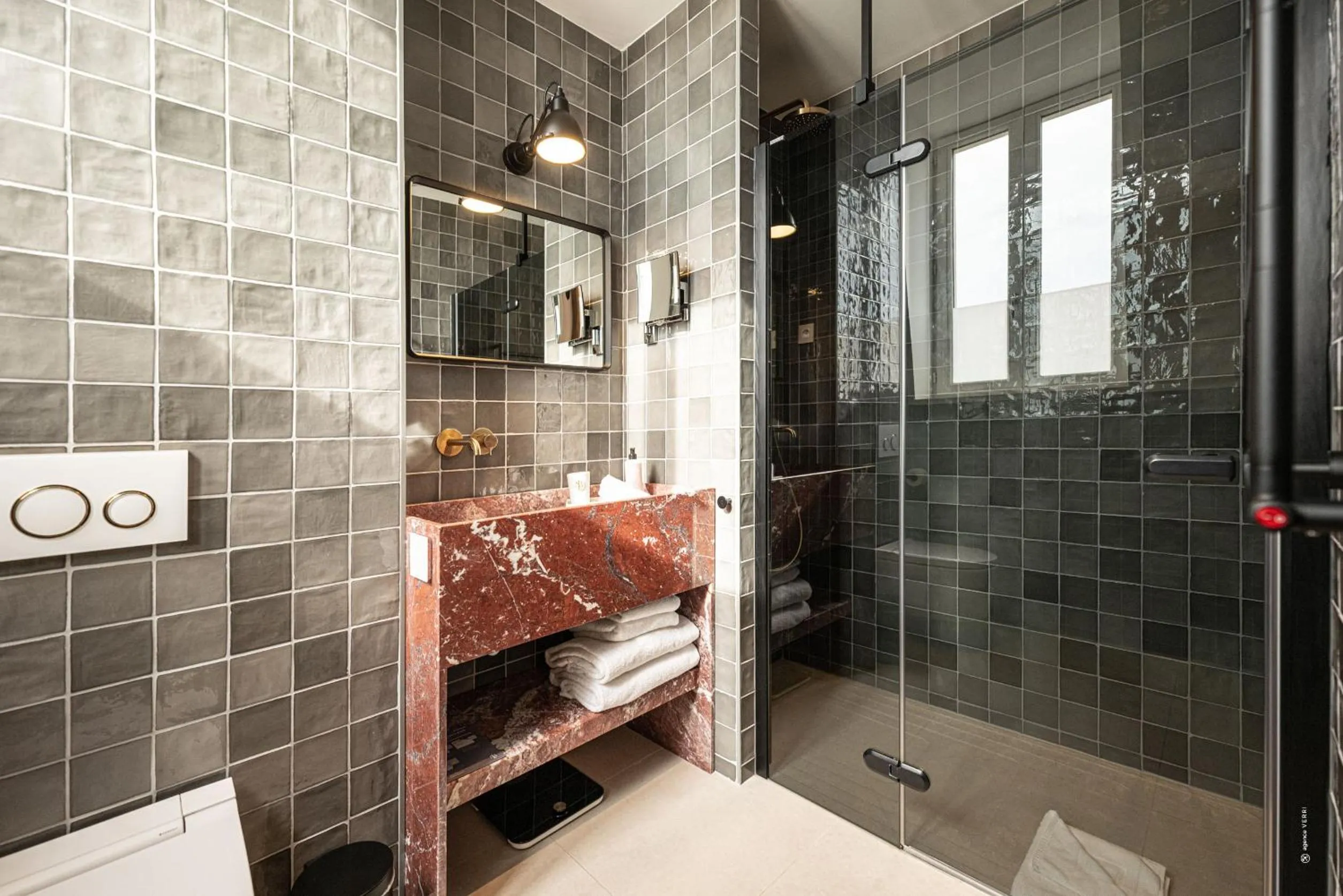 Shower in Hôtel Le Mosaïque