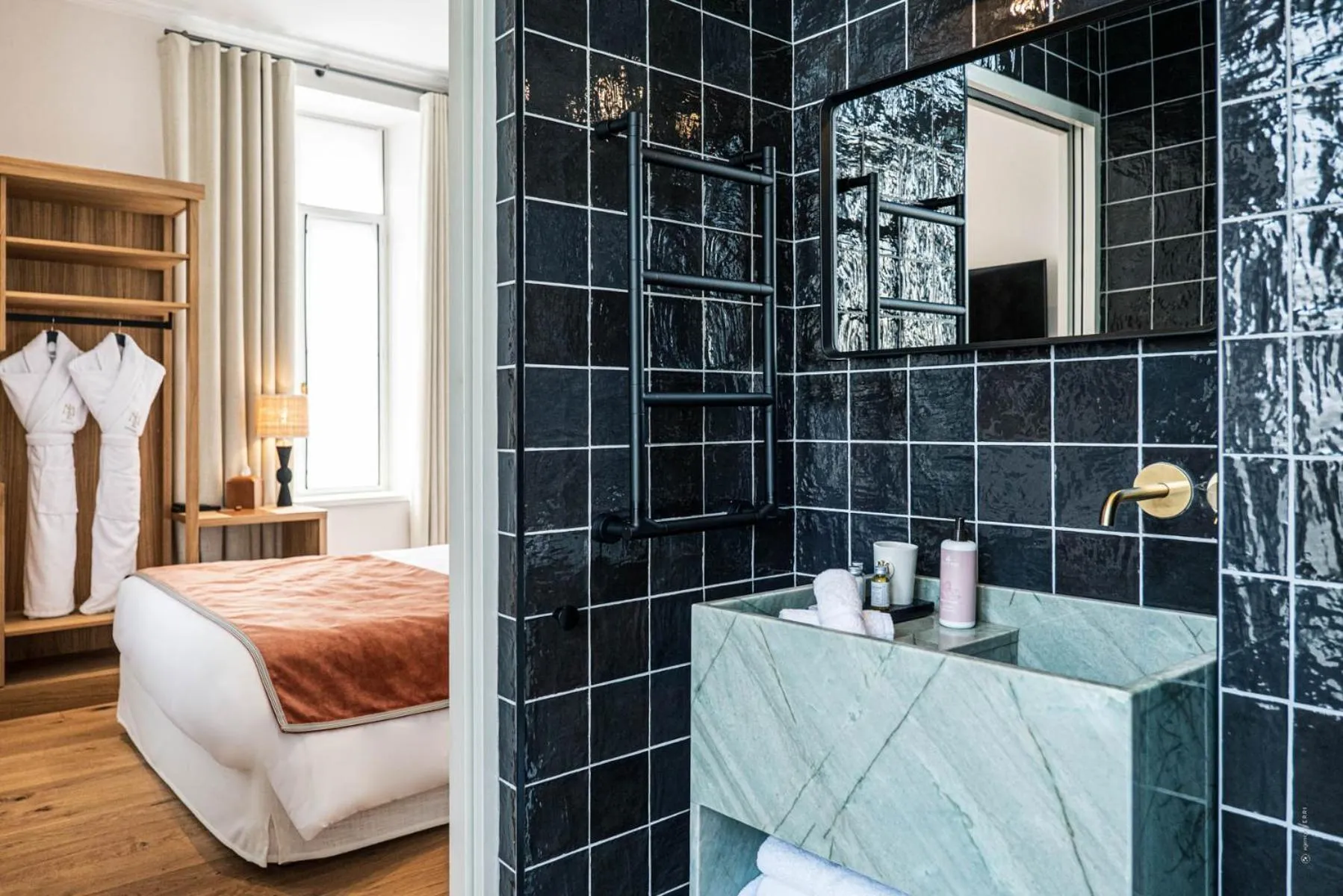 Bathroom, Bed in Hôtel Le Mosaïque