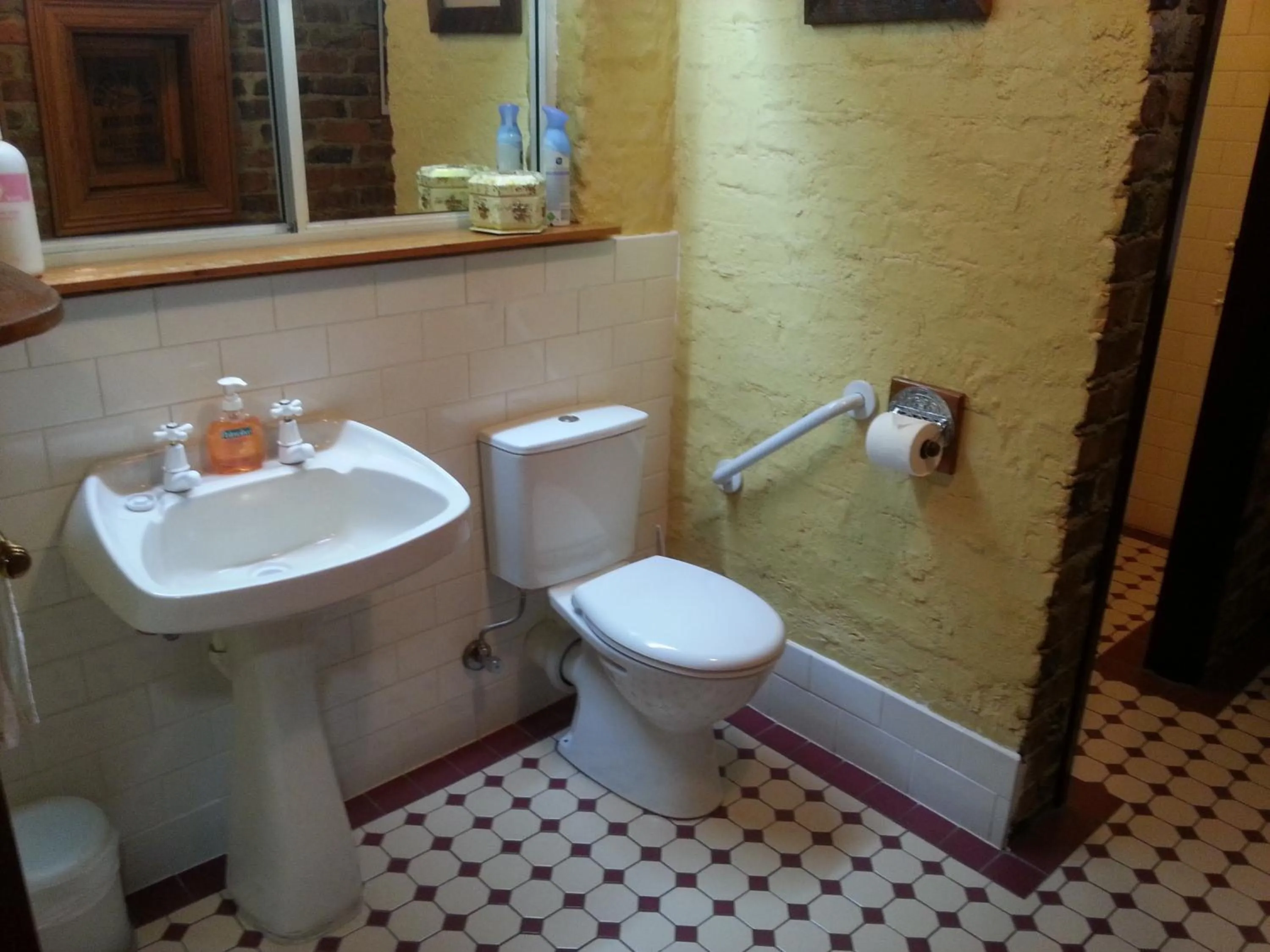 Bathroom in Eagle Foundry Bed & Breakfast