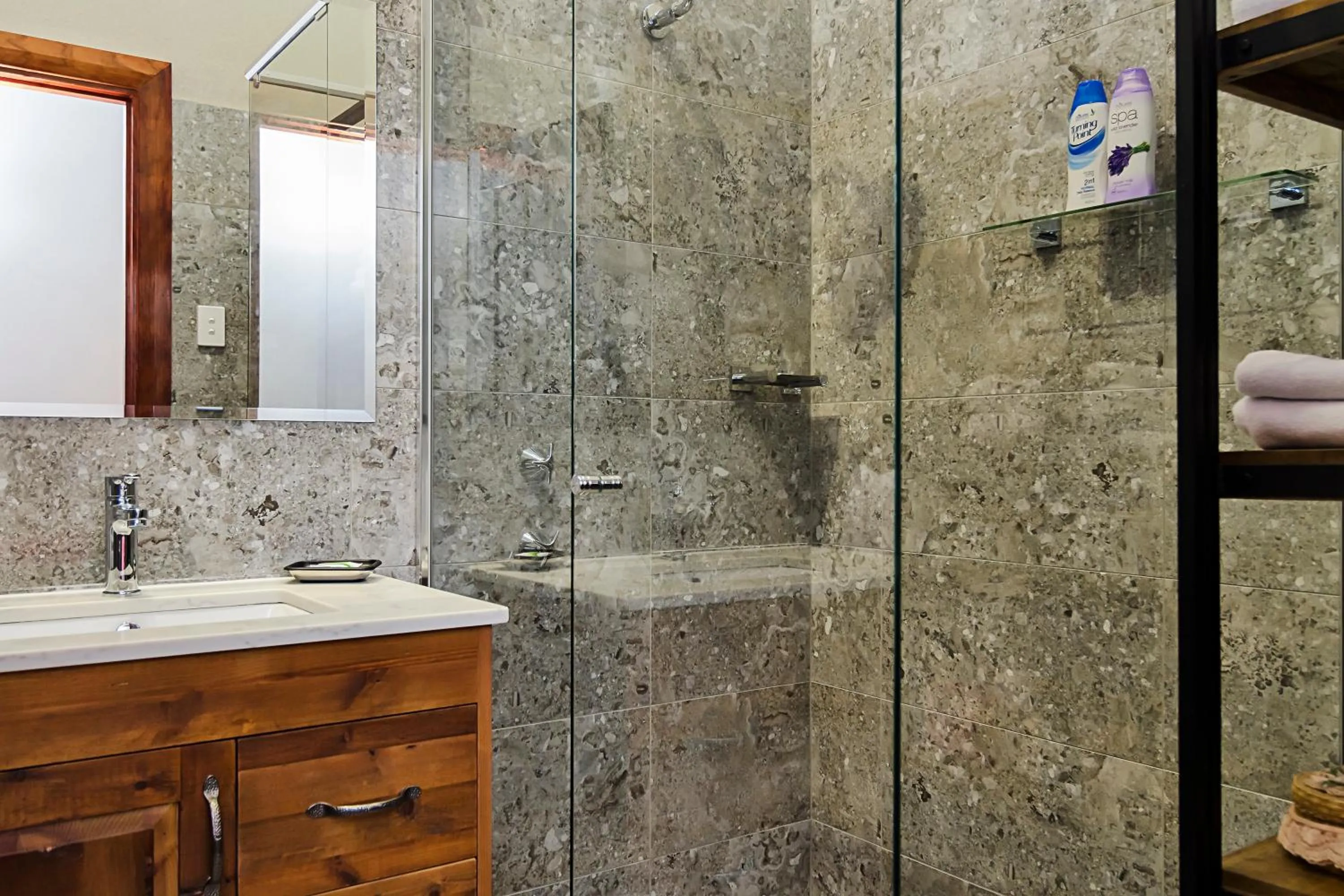 Shower in Eagle Foundry Bed & Breakfast