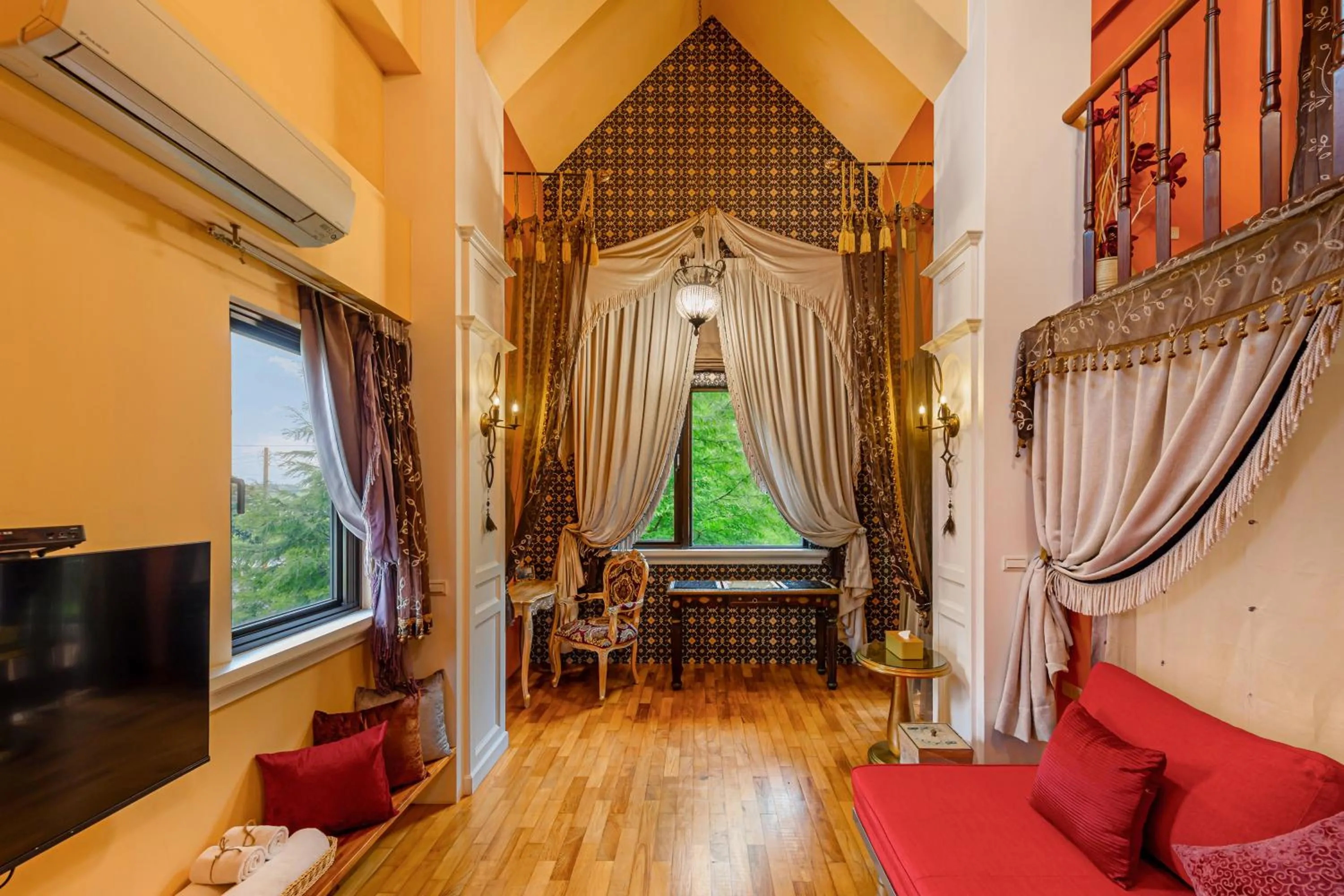 Deluxe Room in Happiness Pass On