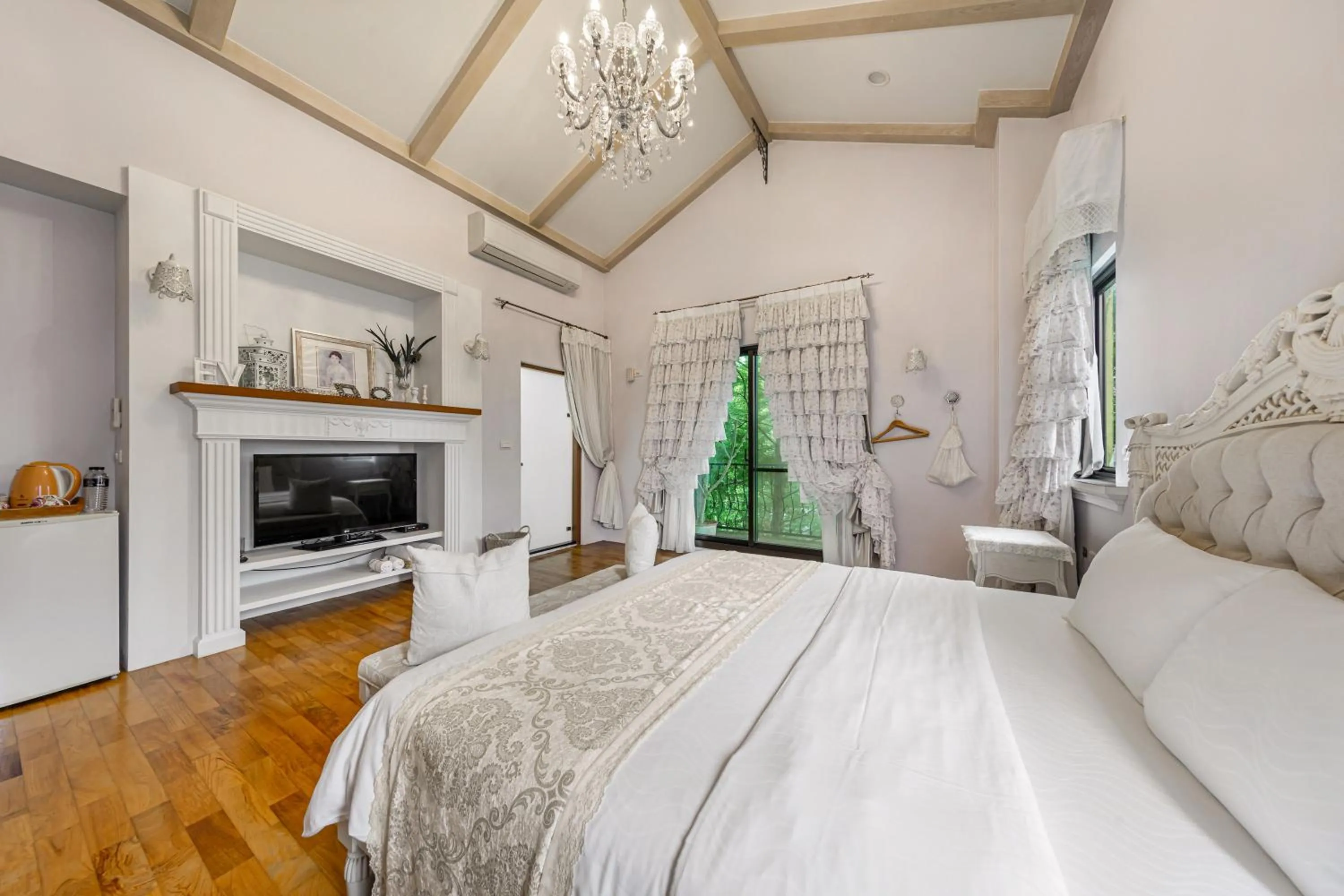 Double Room with Balcony in Happiness Pass On
