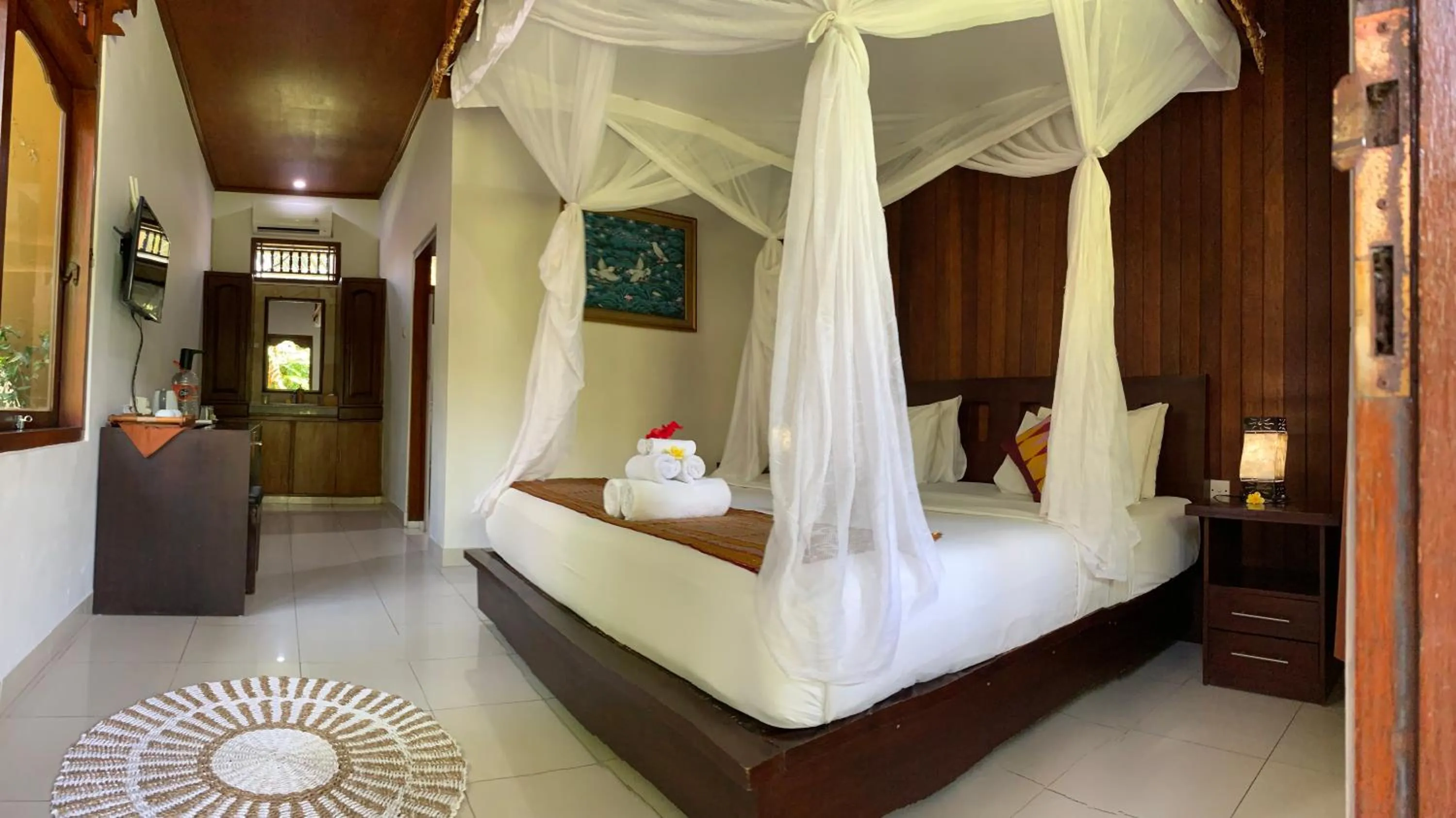 Bed in Saren Indah Hotel