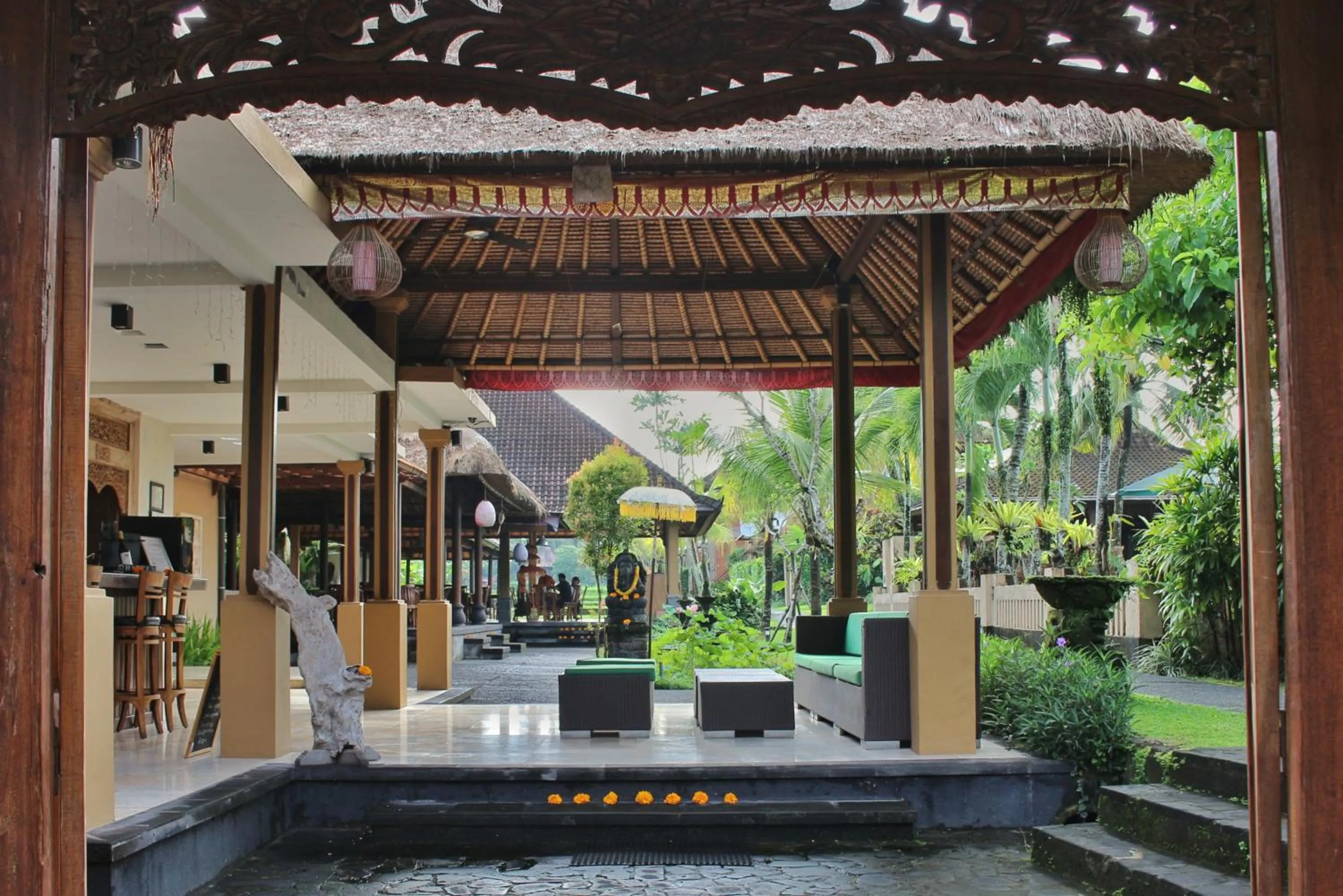 Lounge or bar in Saren Indah Hotel