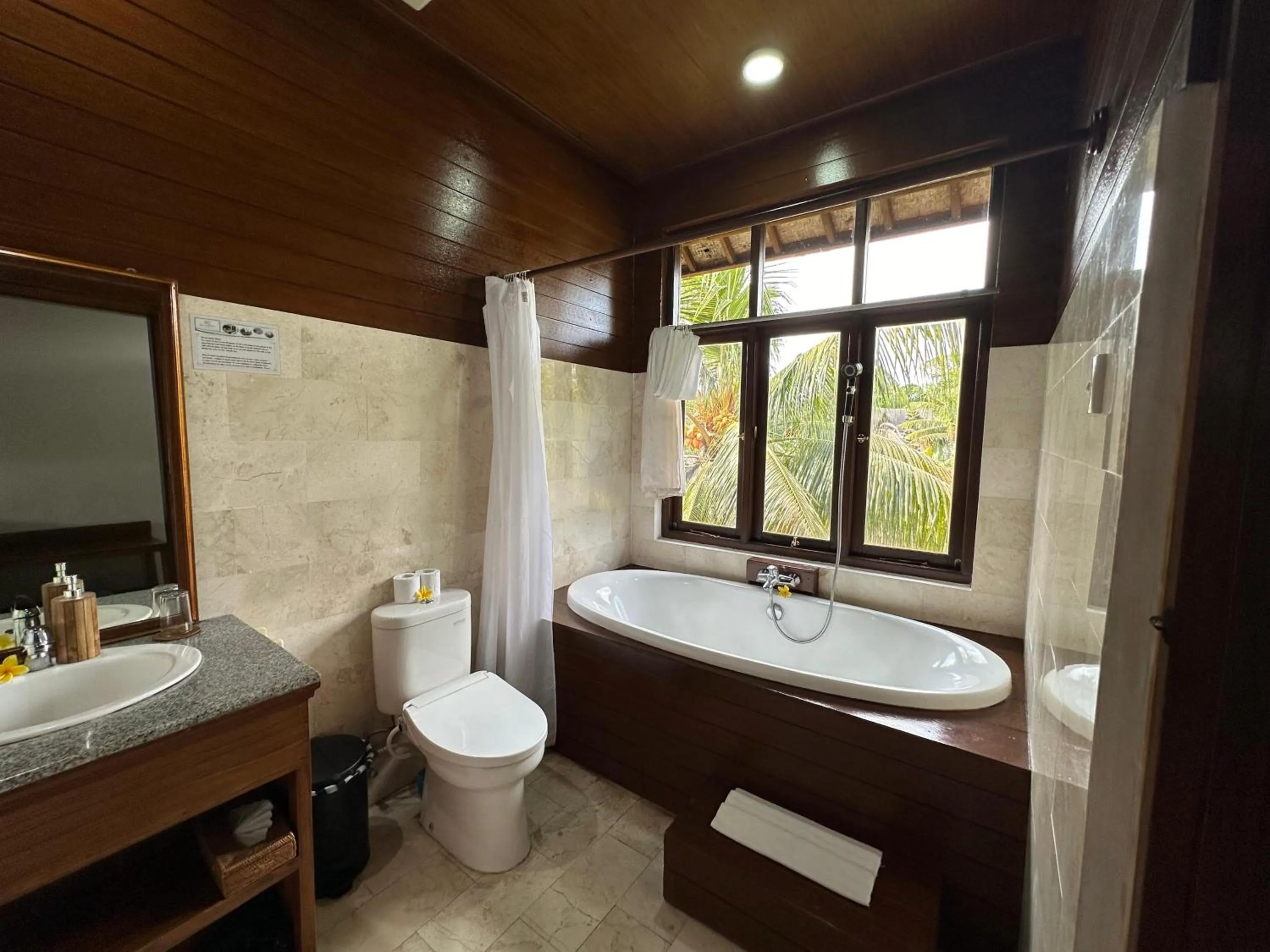 Hot Tub in Saren Indah Hotel