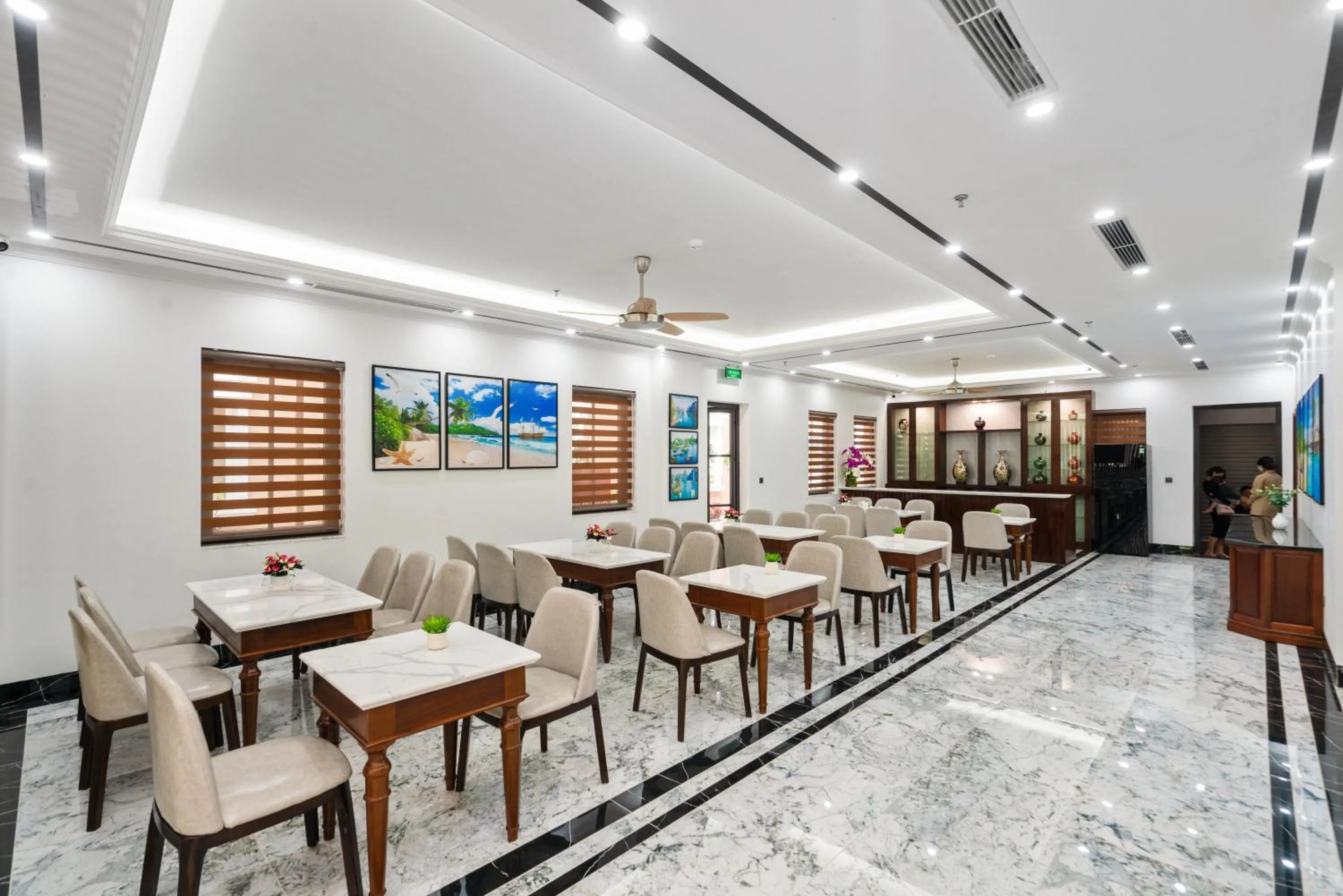 Restaurant/places to eat in The Enchanted Ha Long Hotel