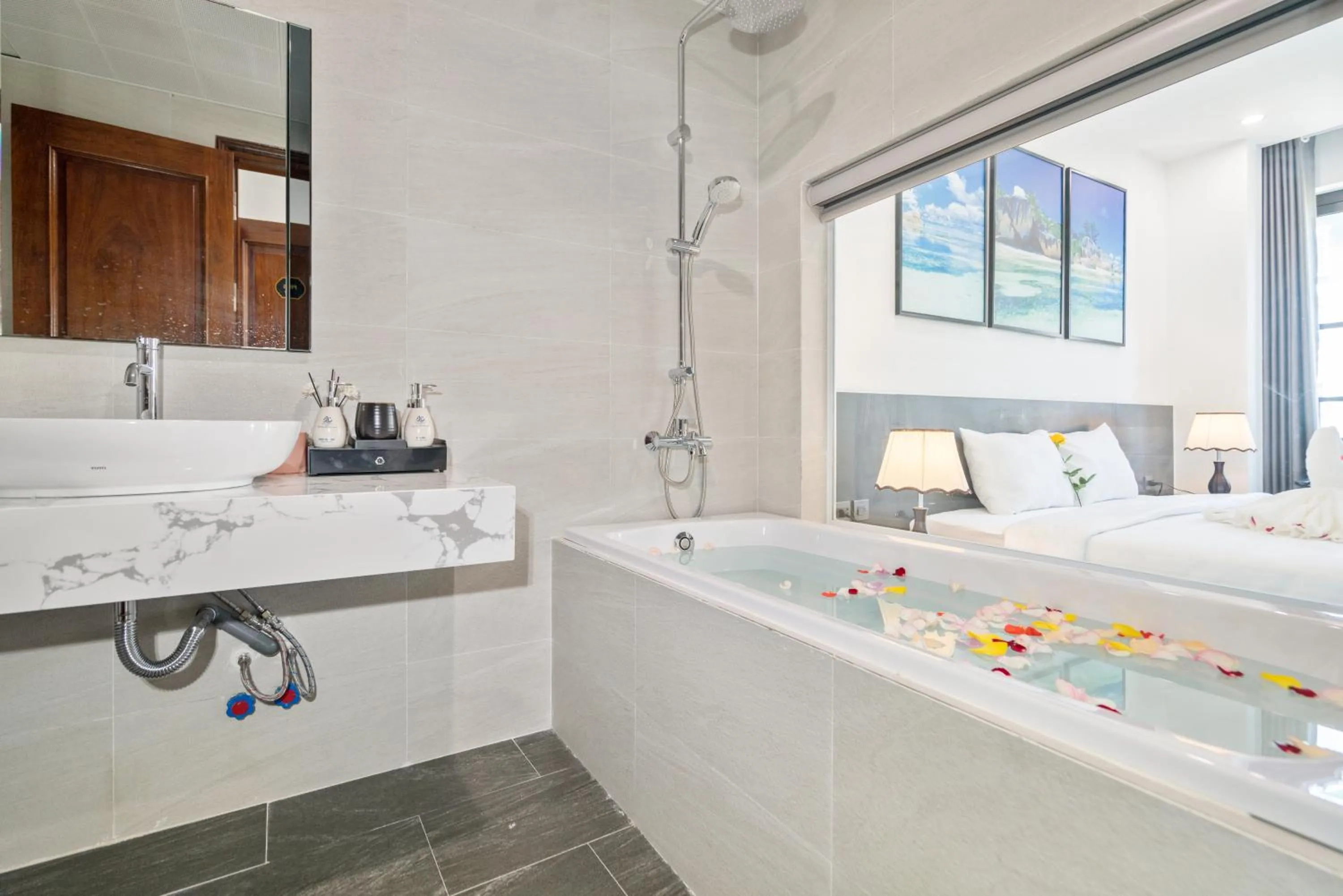 Bathroom, Bed in The Enchanted Ha Long Hotel