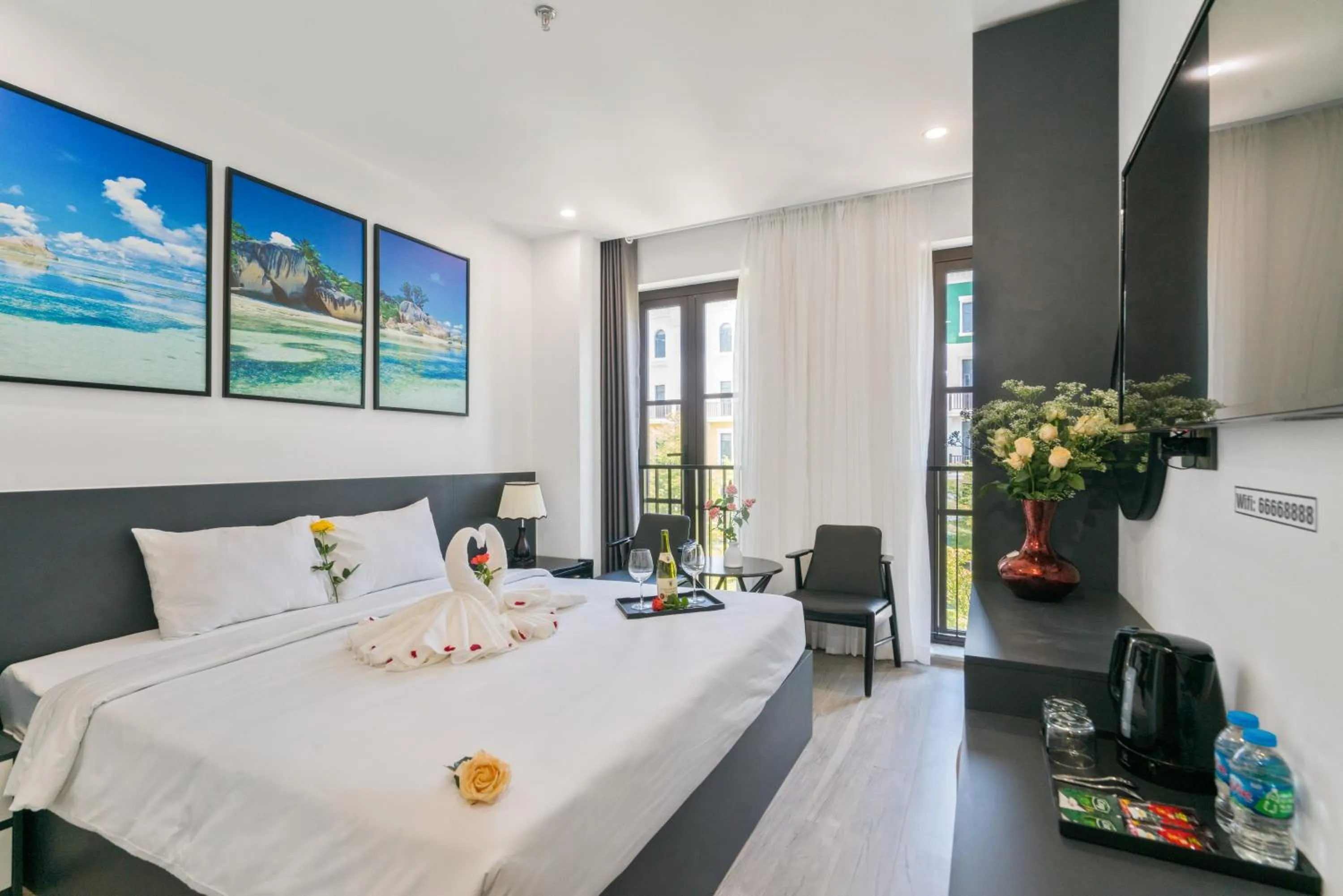 Photo of the whole room in The Enchanted Ha Long Hotel