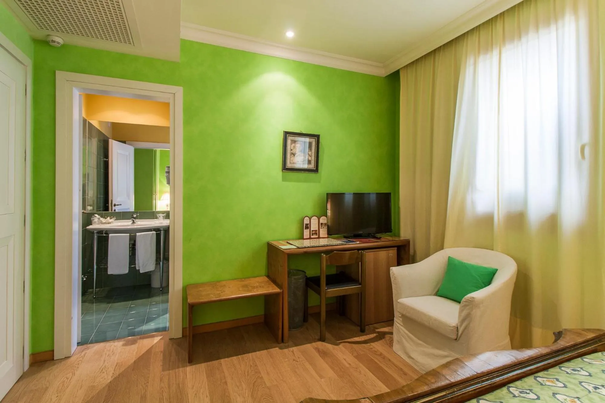 TV and multimedia in Charming Hotel dei Chiostri