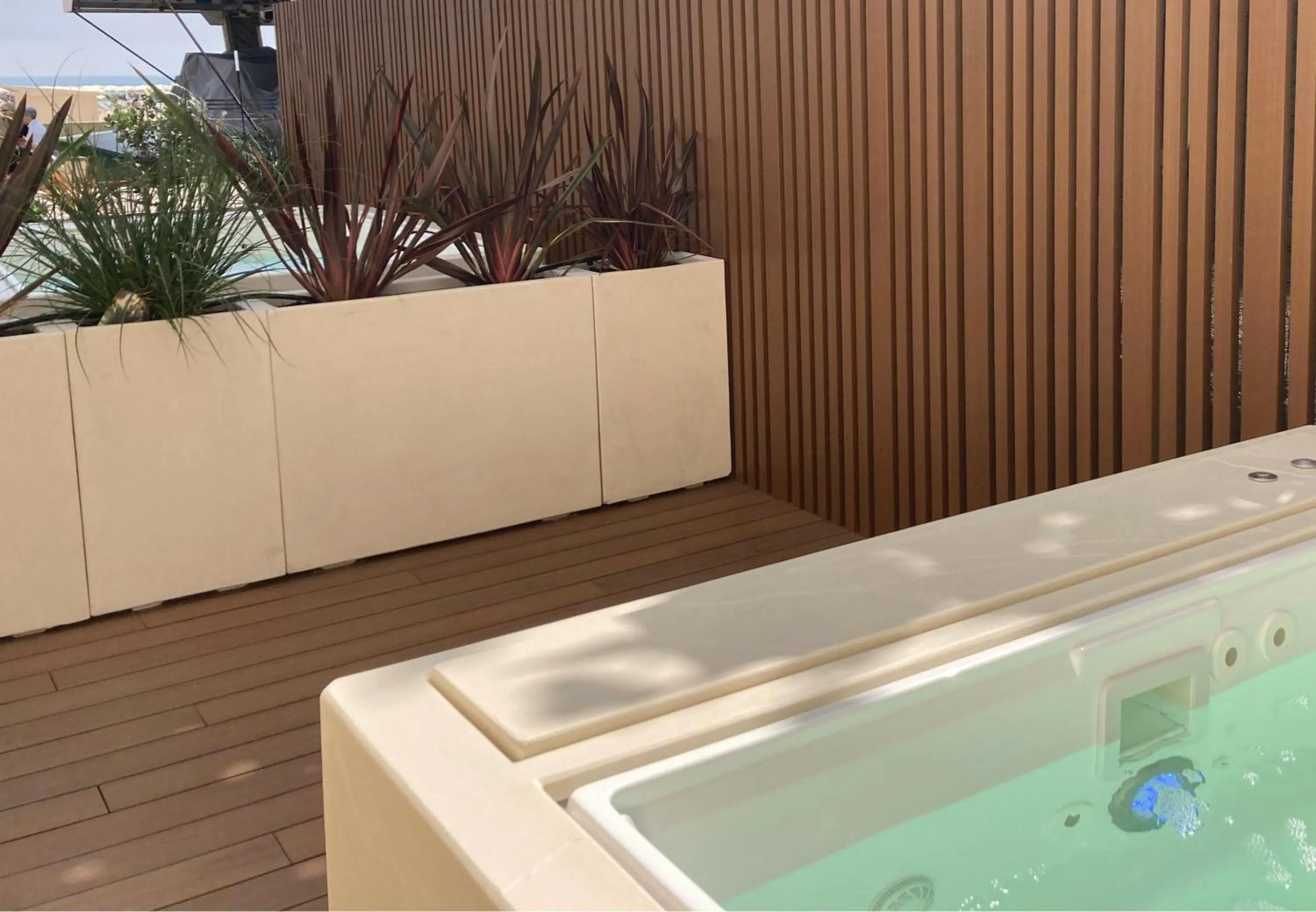 Property building in Hotel LaMorosa