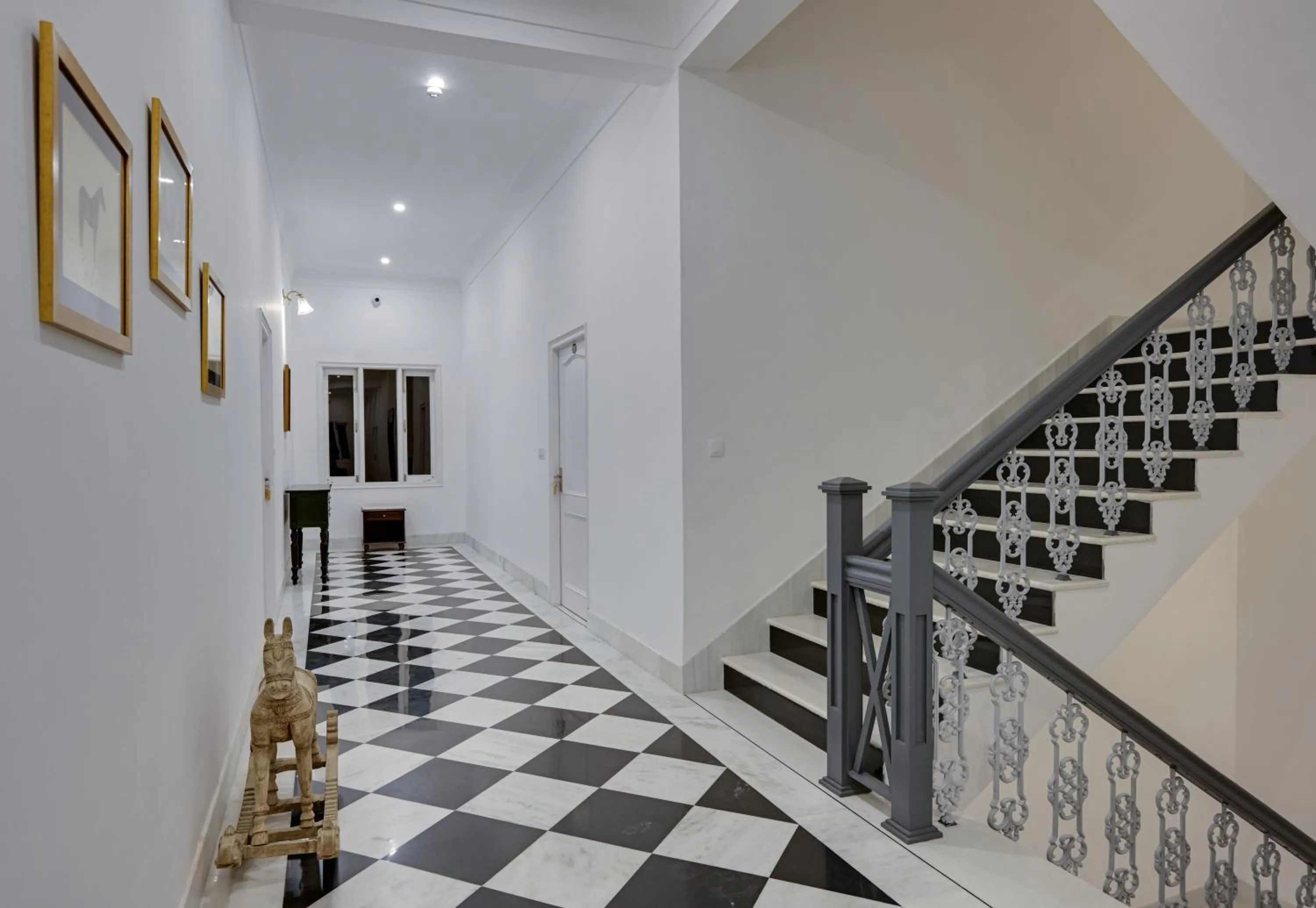 Patio in Boheda Manor - Luxury Retreat