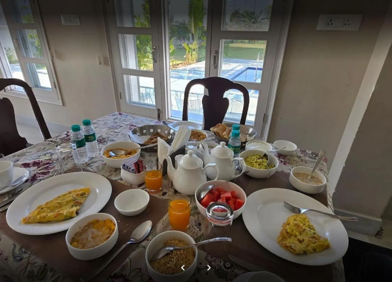 Continental breakfast in Boheda Manor - Luxury Retreat