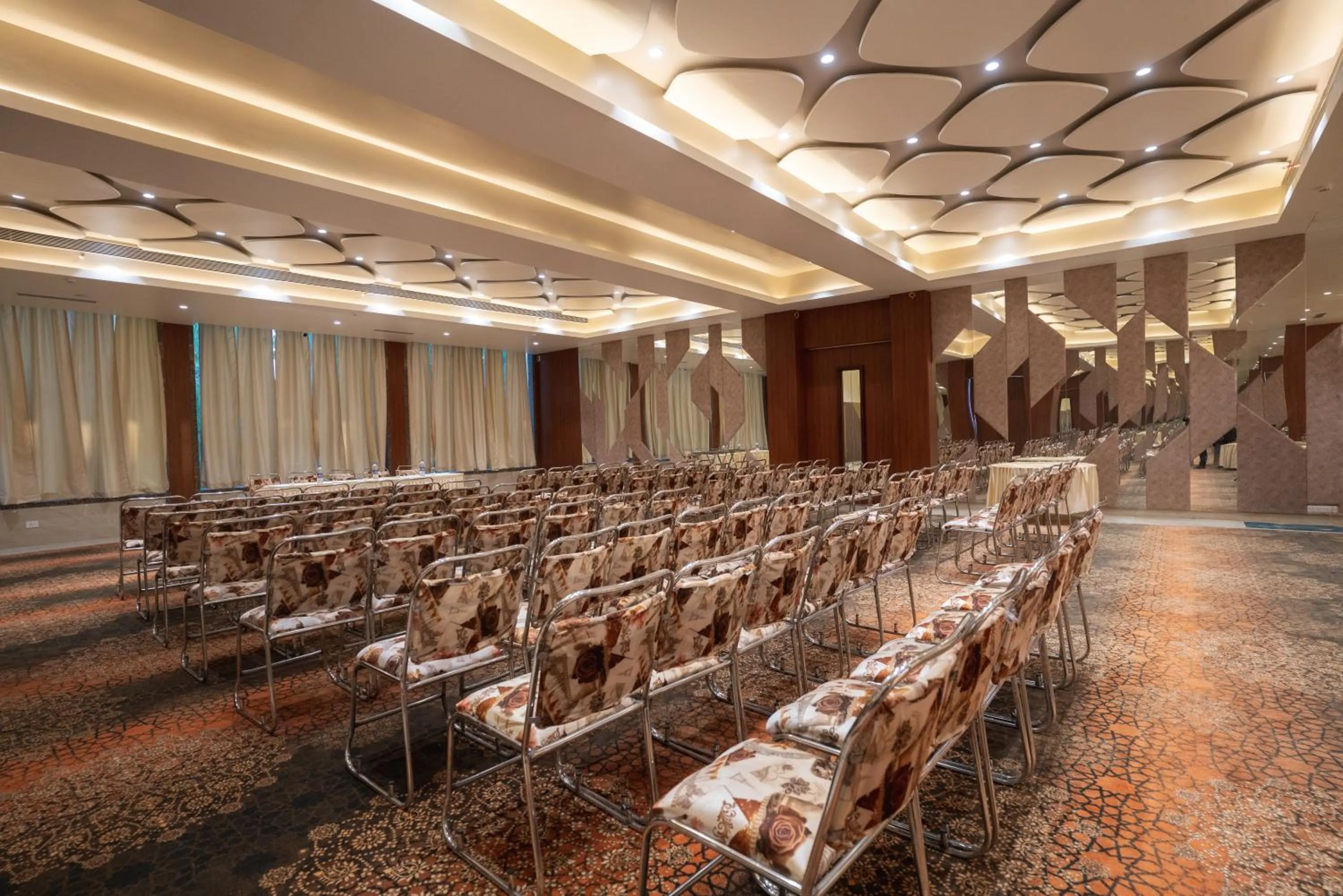 Banquet/Function facilities in HOTEL MAKHAN VIHAR