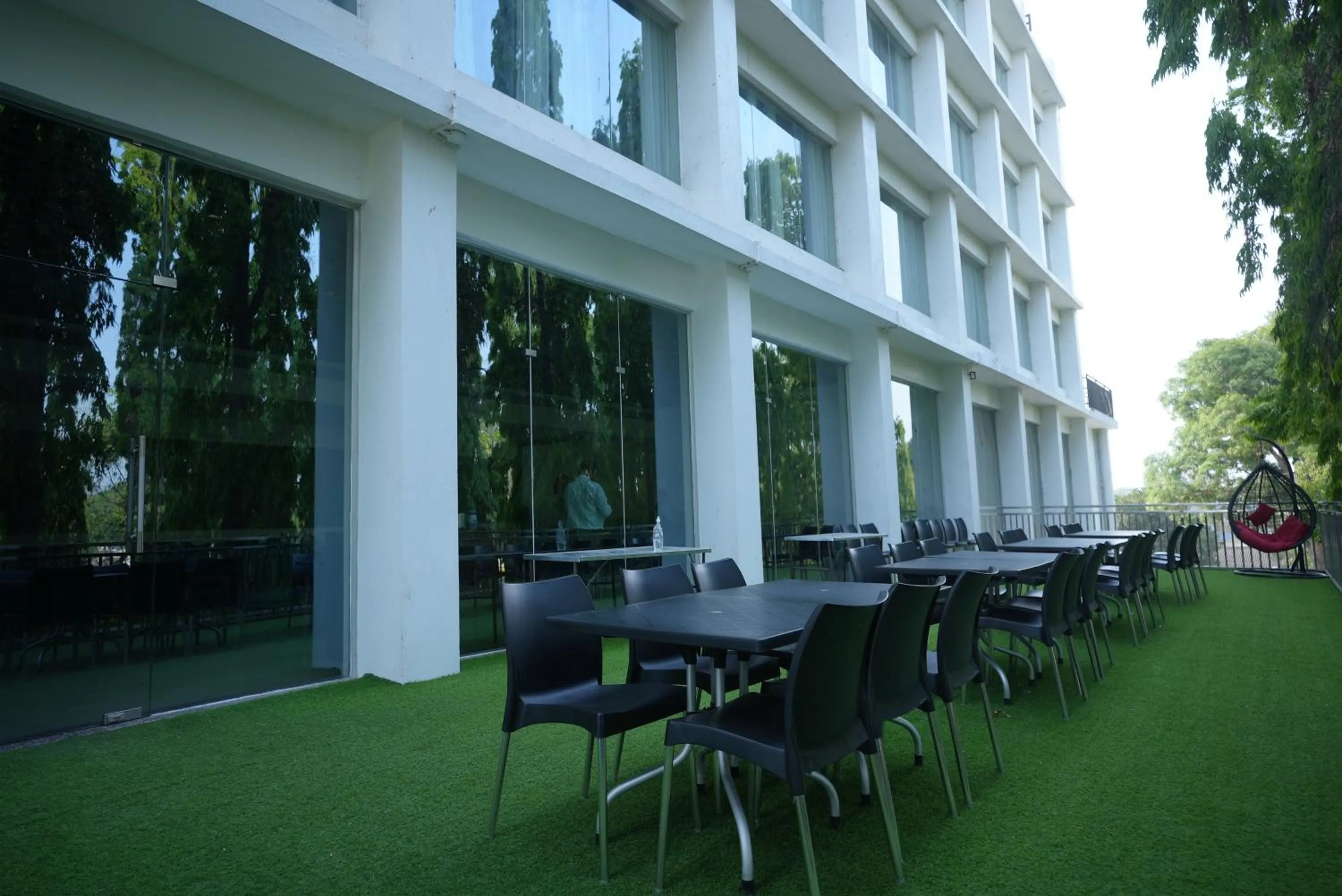 Restaurant/places to eat in HOTEL MAKHAN VIHAR