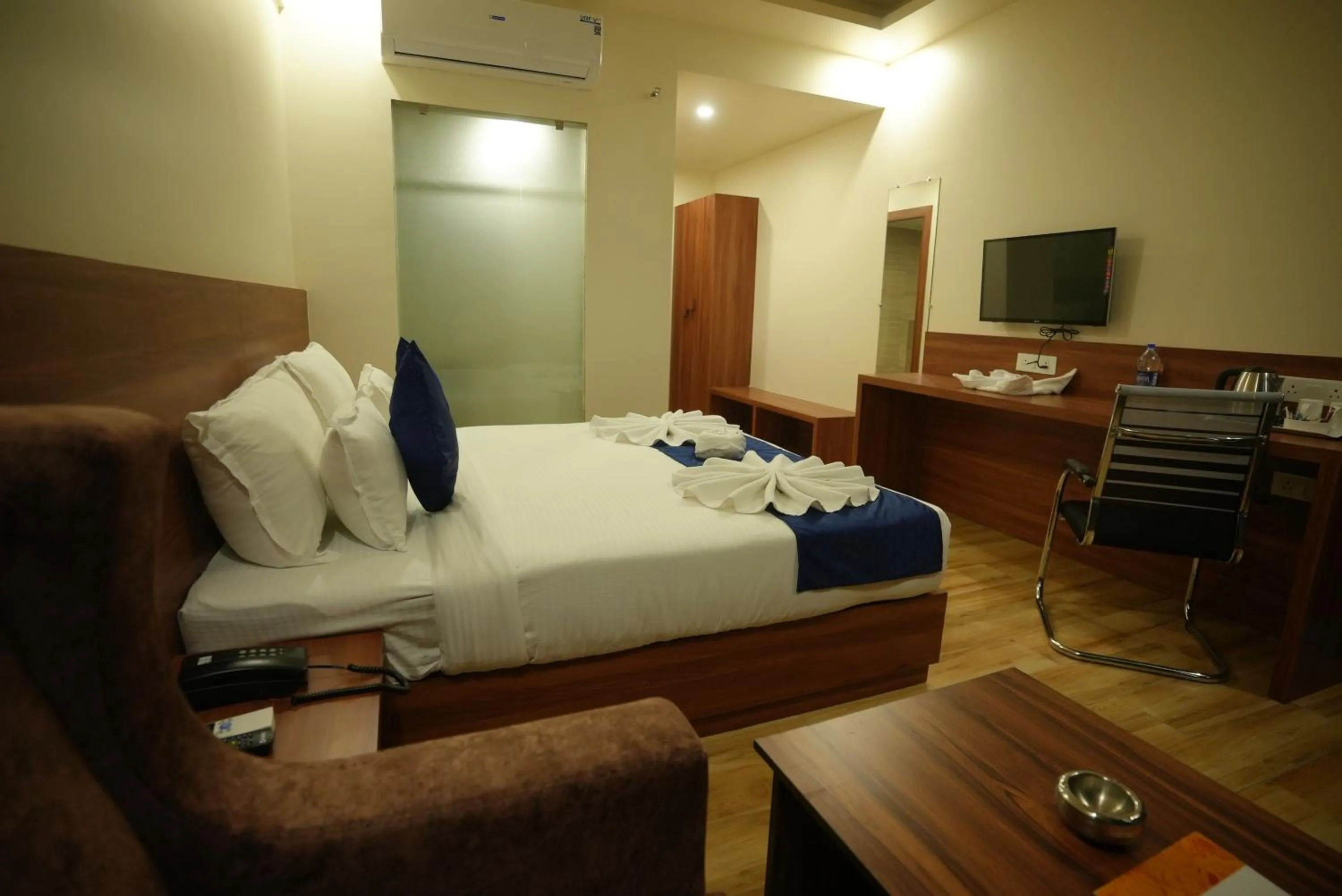 Bedroom, Bed in HOTEL MAKHAN VIHAR