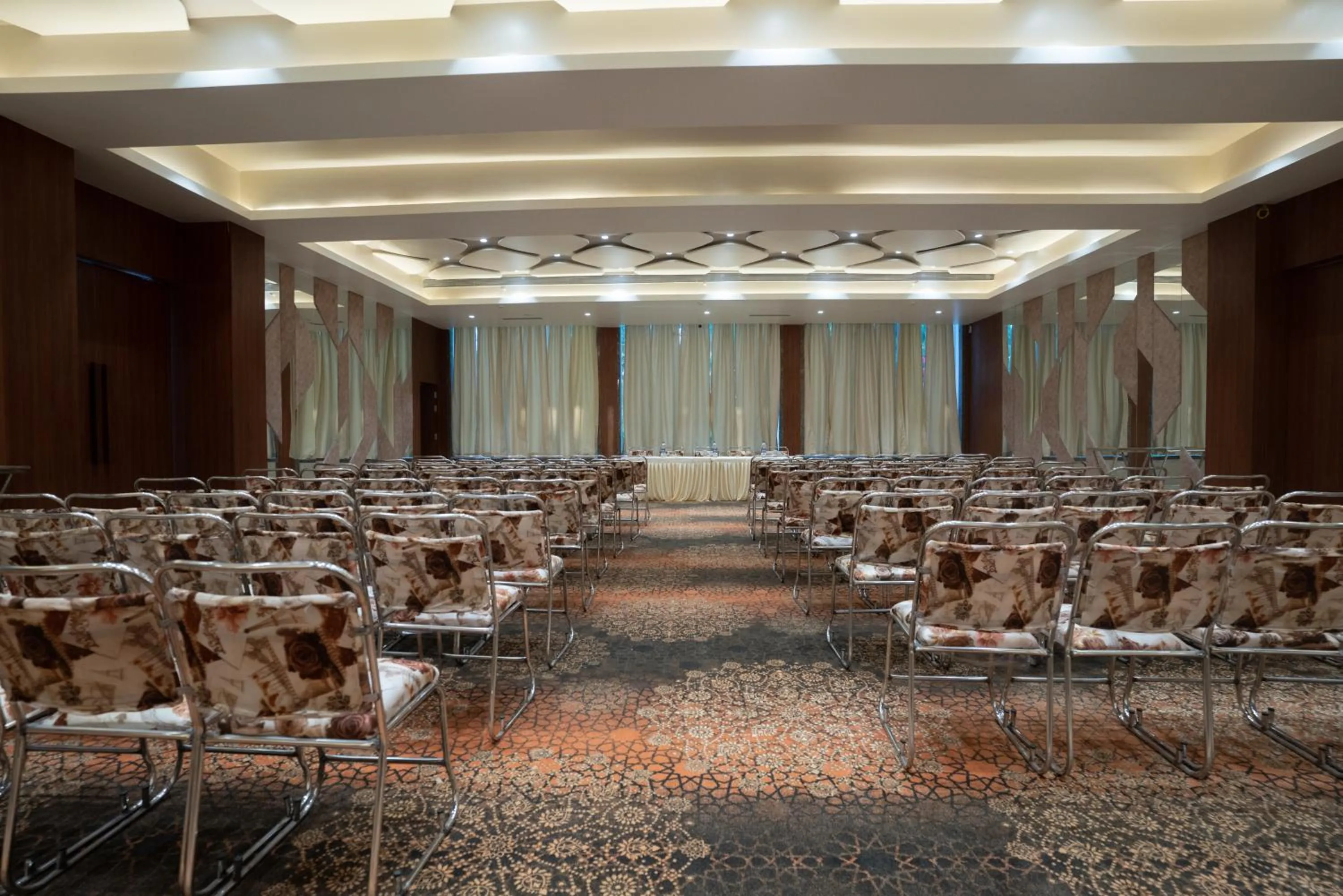 Banquet/Function facilities in HOTEL MAKHAN VIHAR