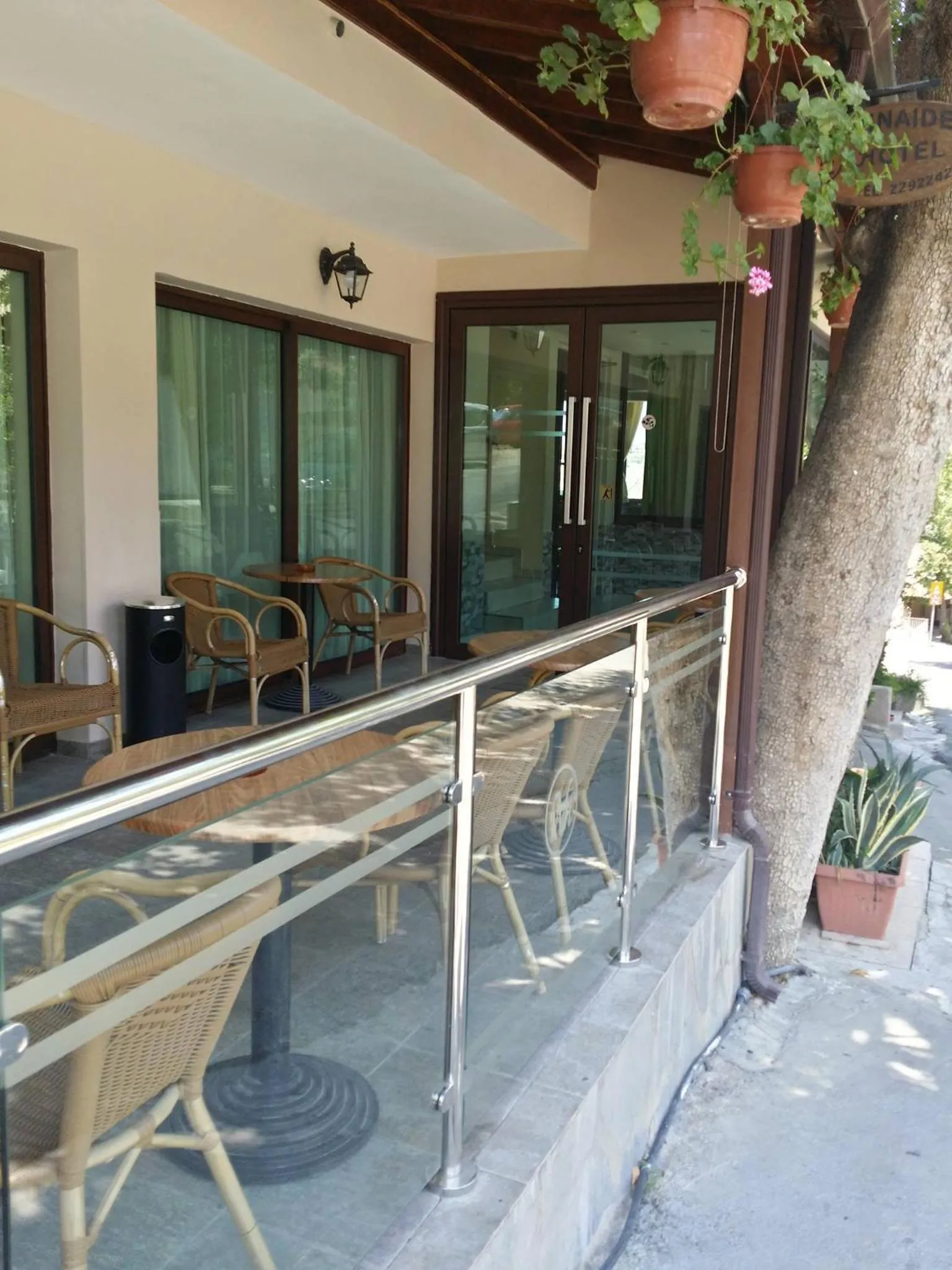 Facade/entrance in Minaides Hotel