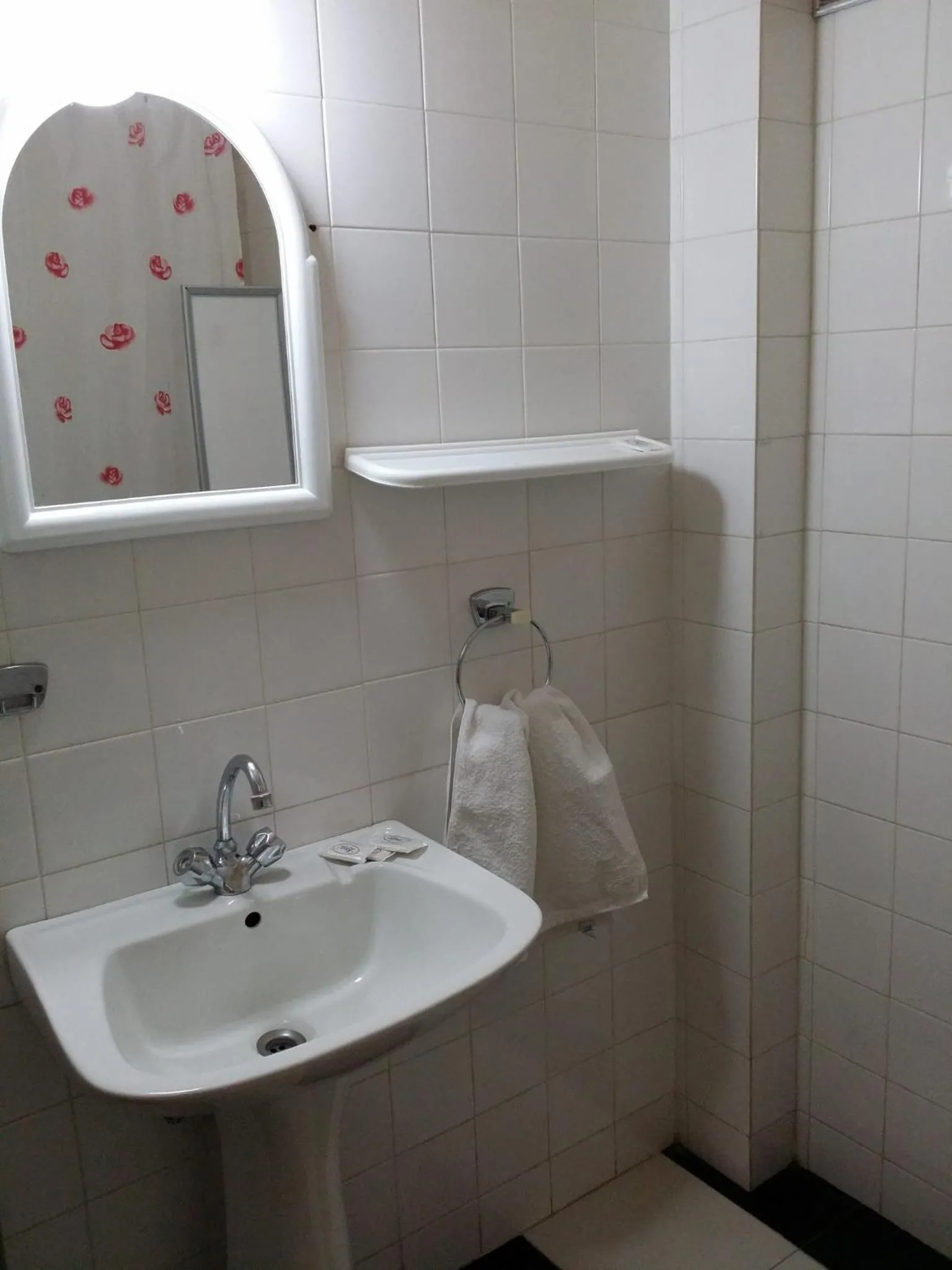 Bathroom in Minaides Hotel