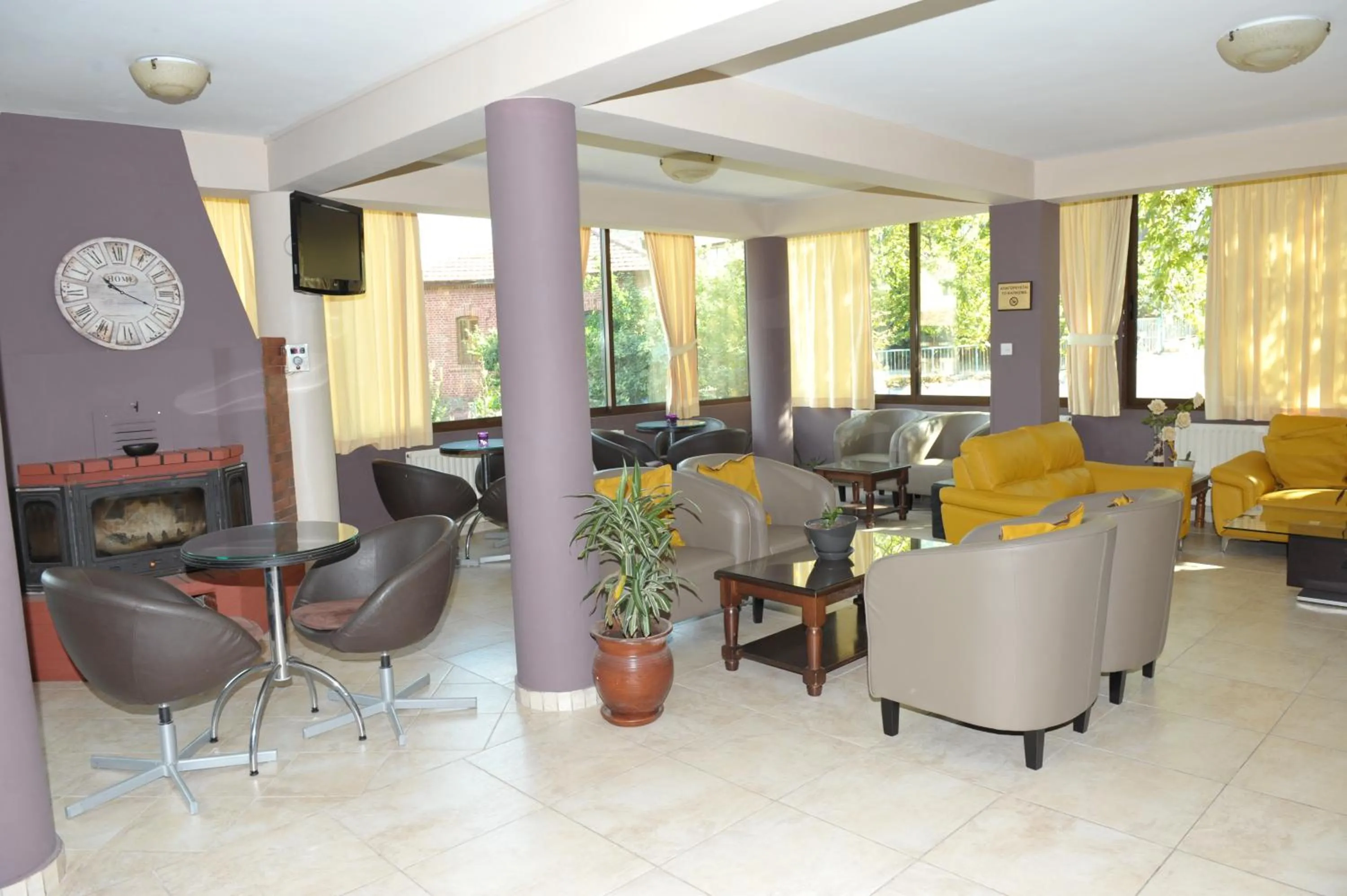 Communal lounge/ TV room in Minaides Hotel
