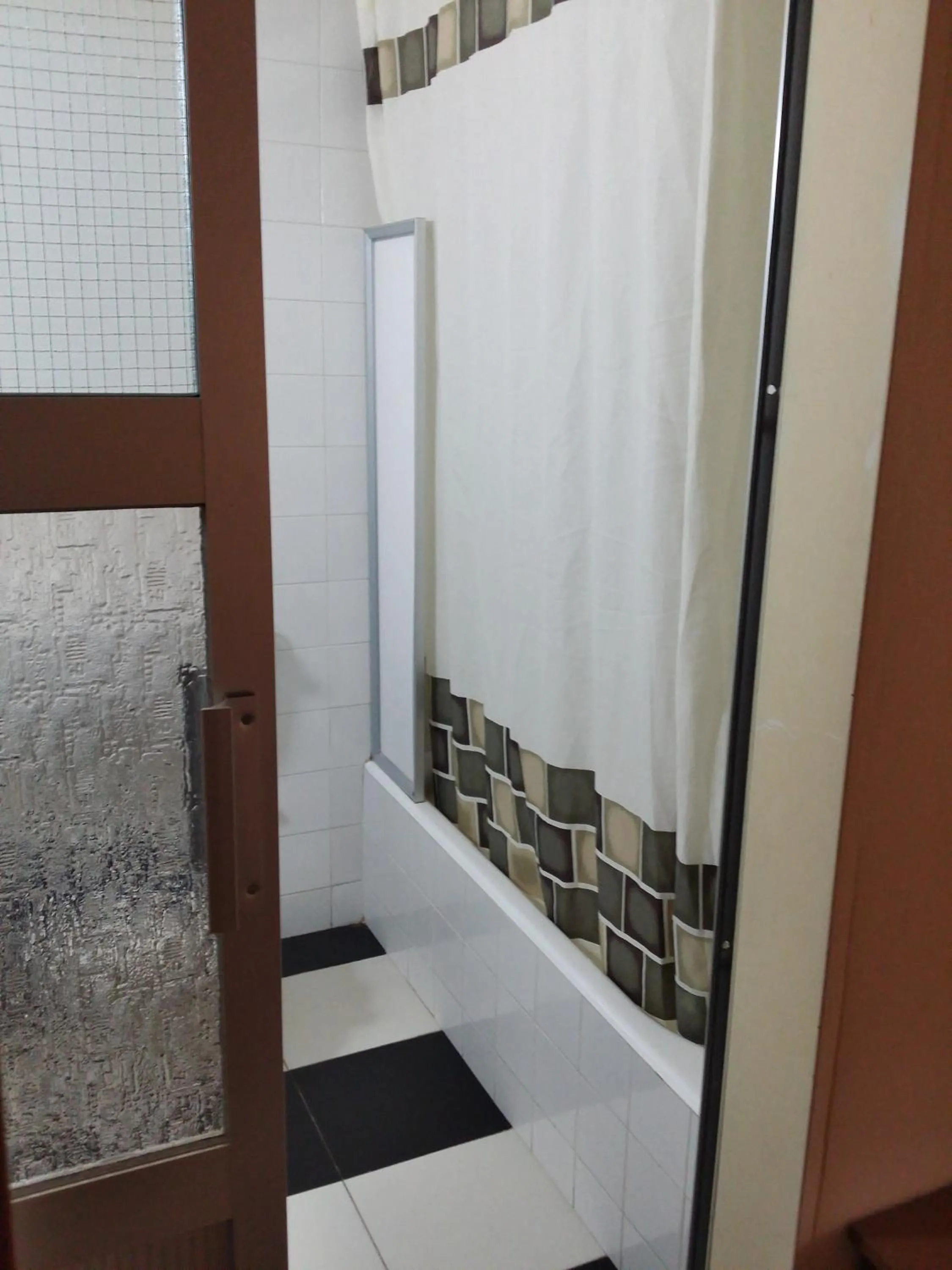 Bathroom in Minaides Hotel