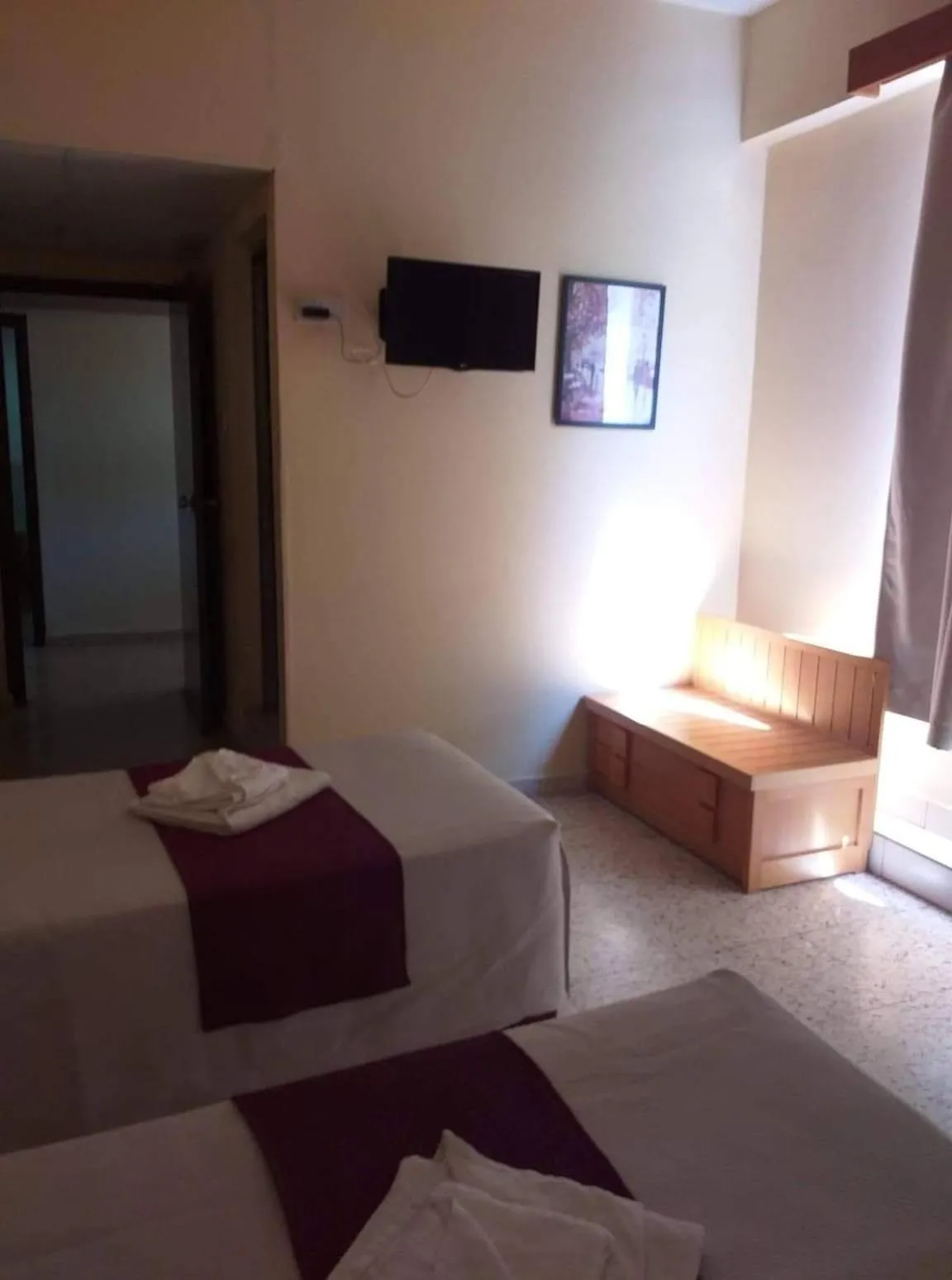 TV and multimedia, Bed in Minaides Hotel