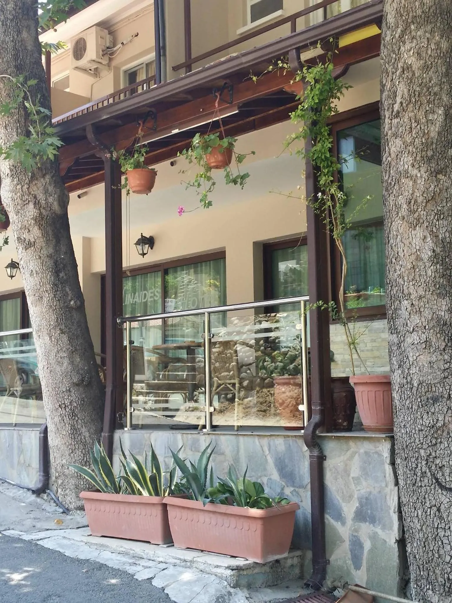 Facade/entrance in Minaides Hotel