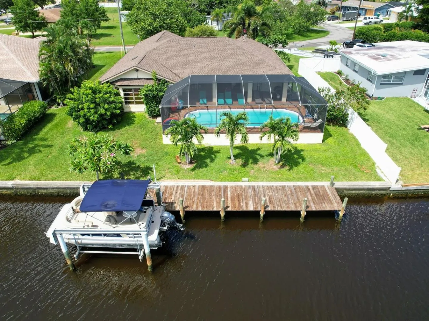 House With A BoatYour Private Waterfront Resort