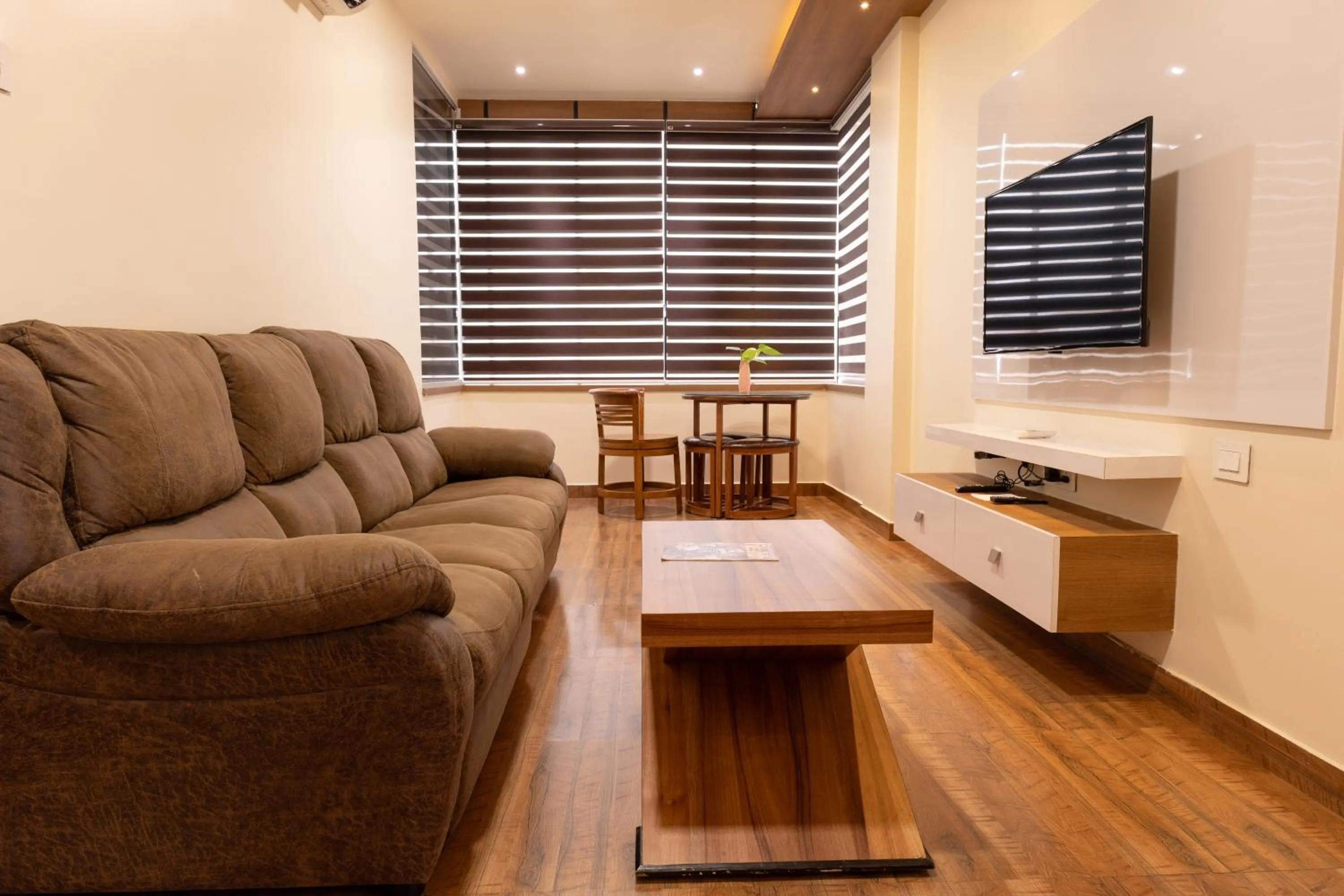 TV and multimedia in MEDLEY REGENCY