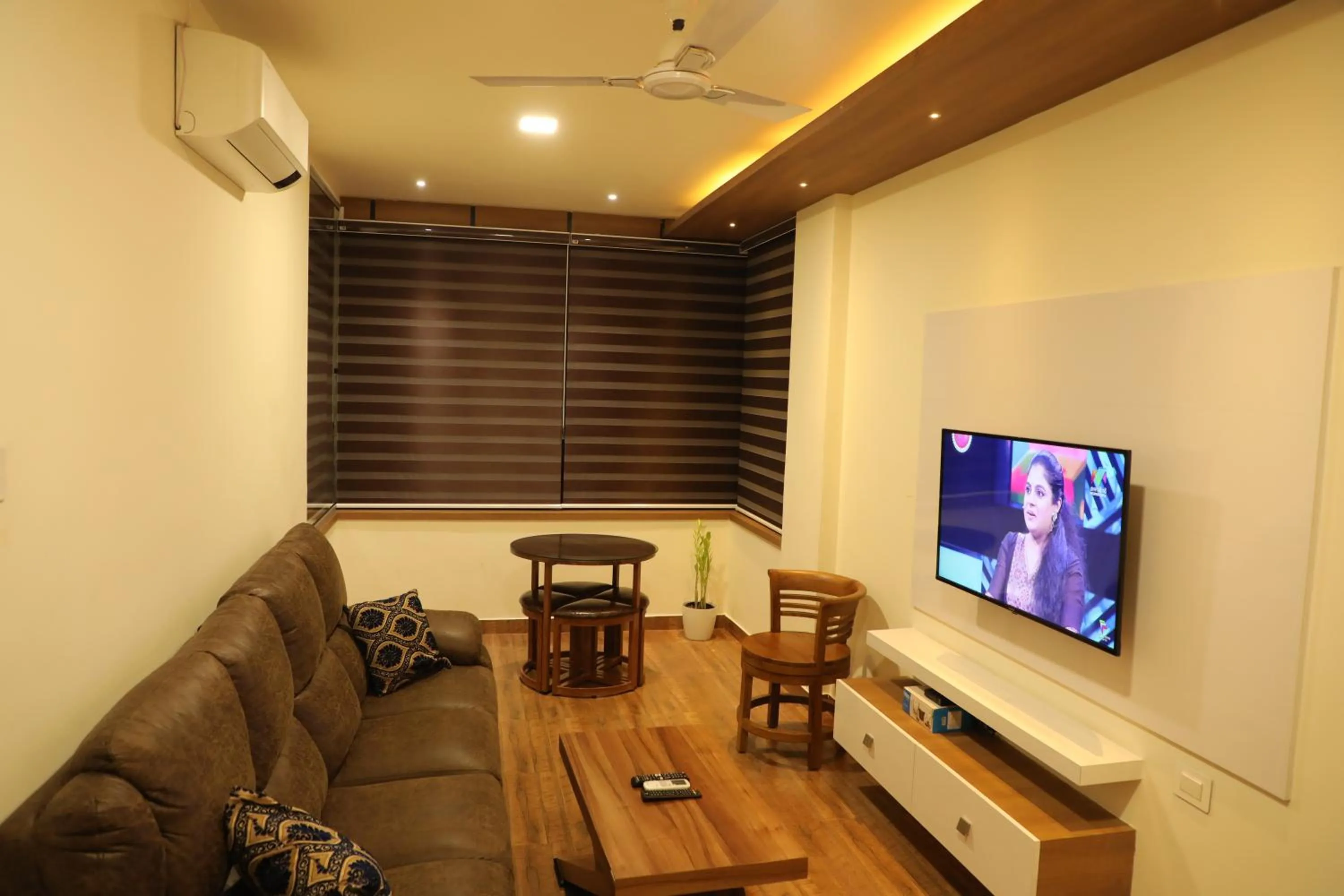 Dining area in MEDLEY REGENCY