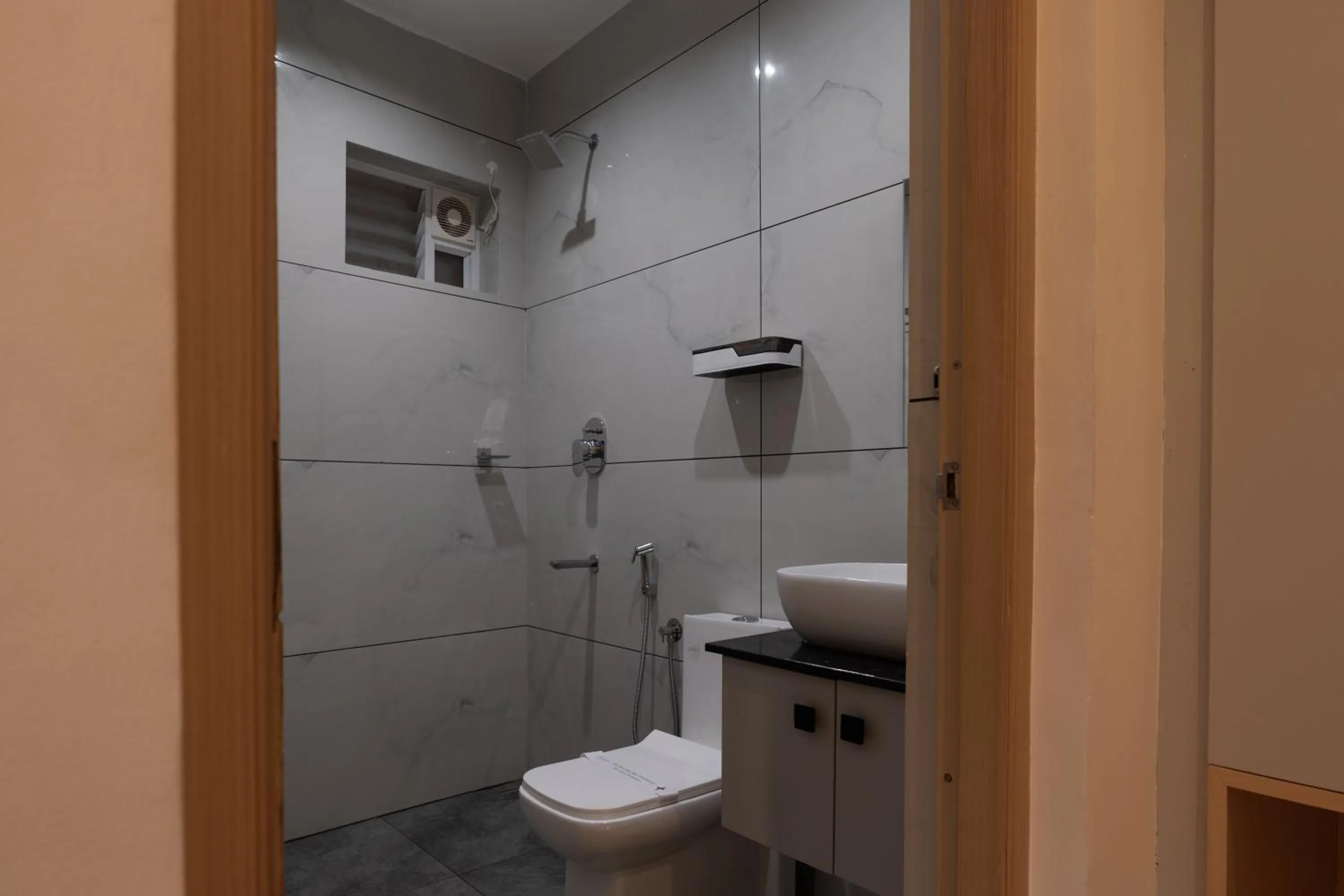 Shower in MEDLEY REGENCY