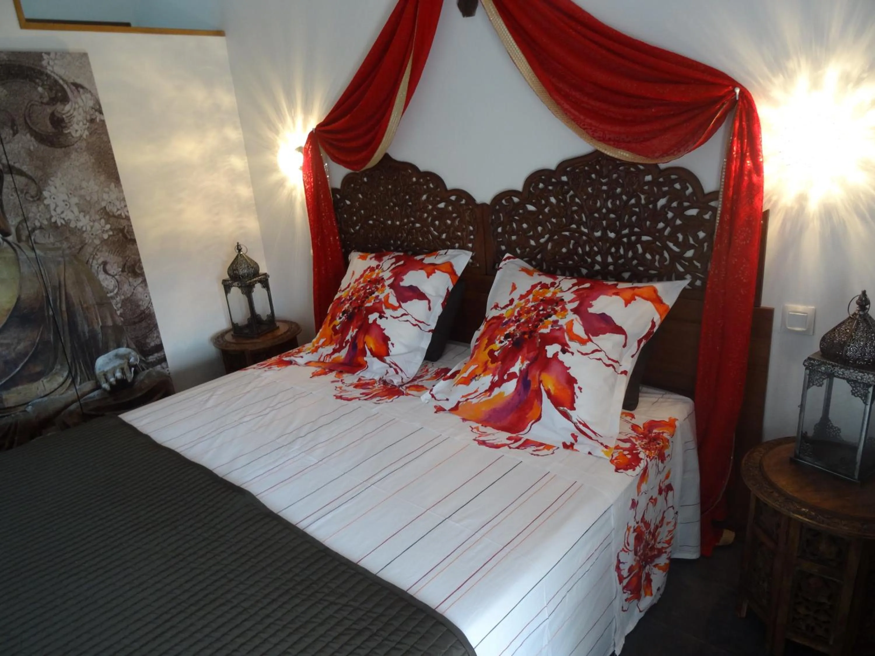 Decorative detail, Bed in La Fontenelle Chambres d'Hôtes