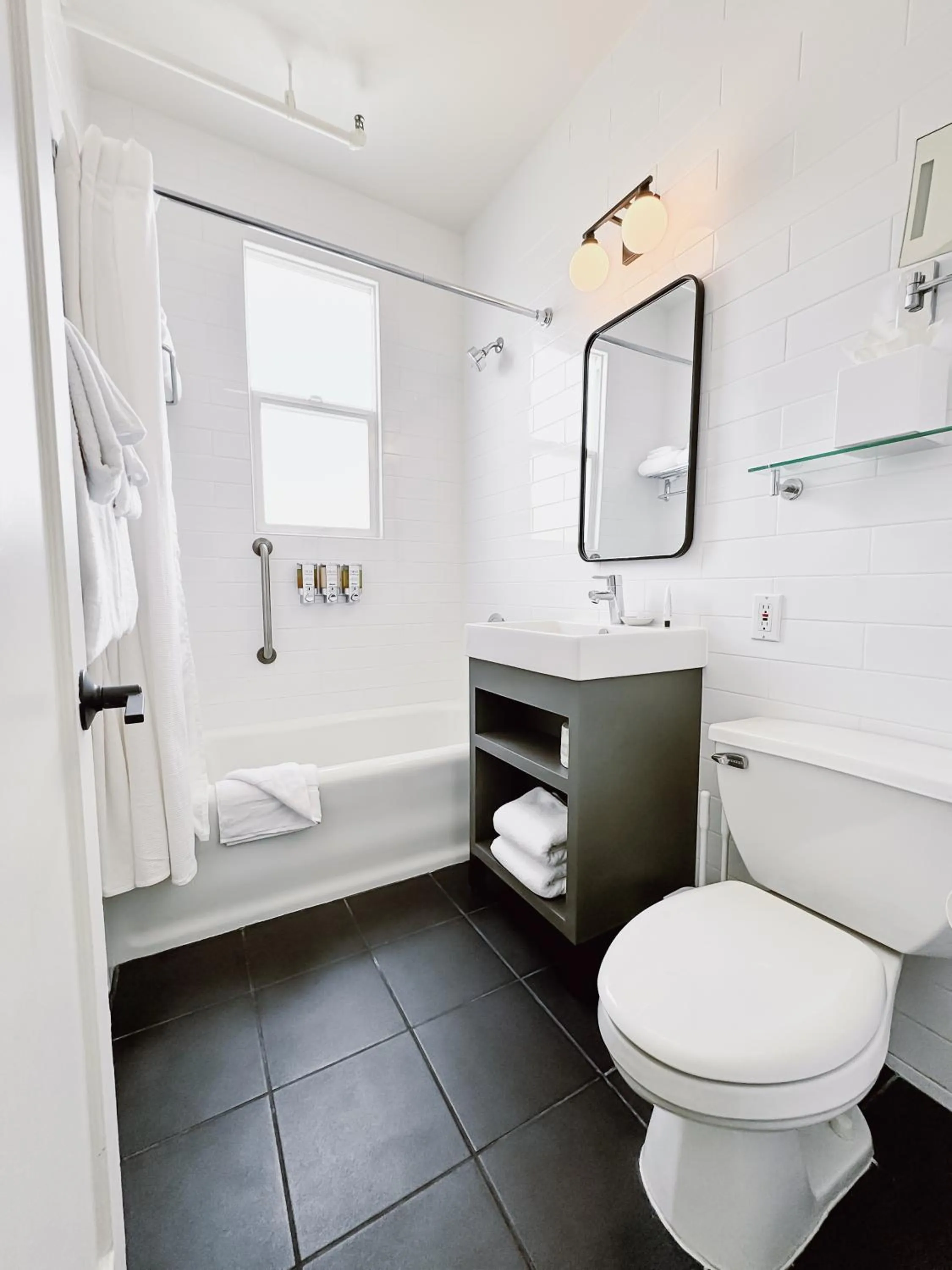 Shower in FOUND Hotel Carlton, Nob Hill