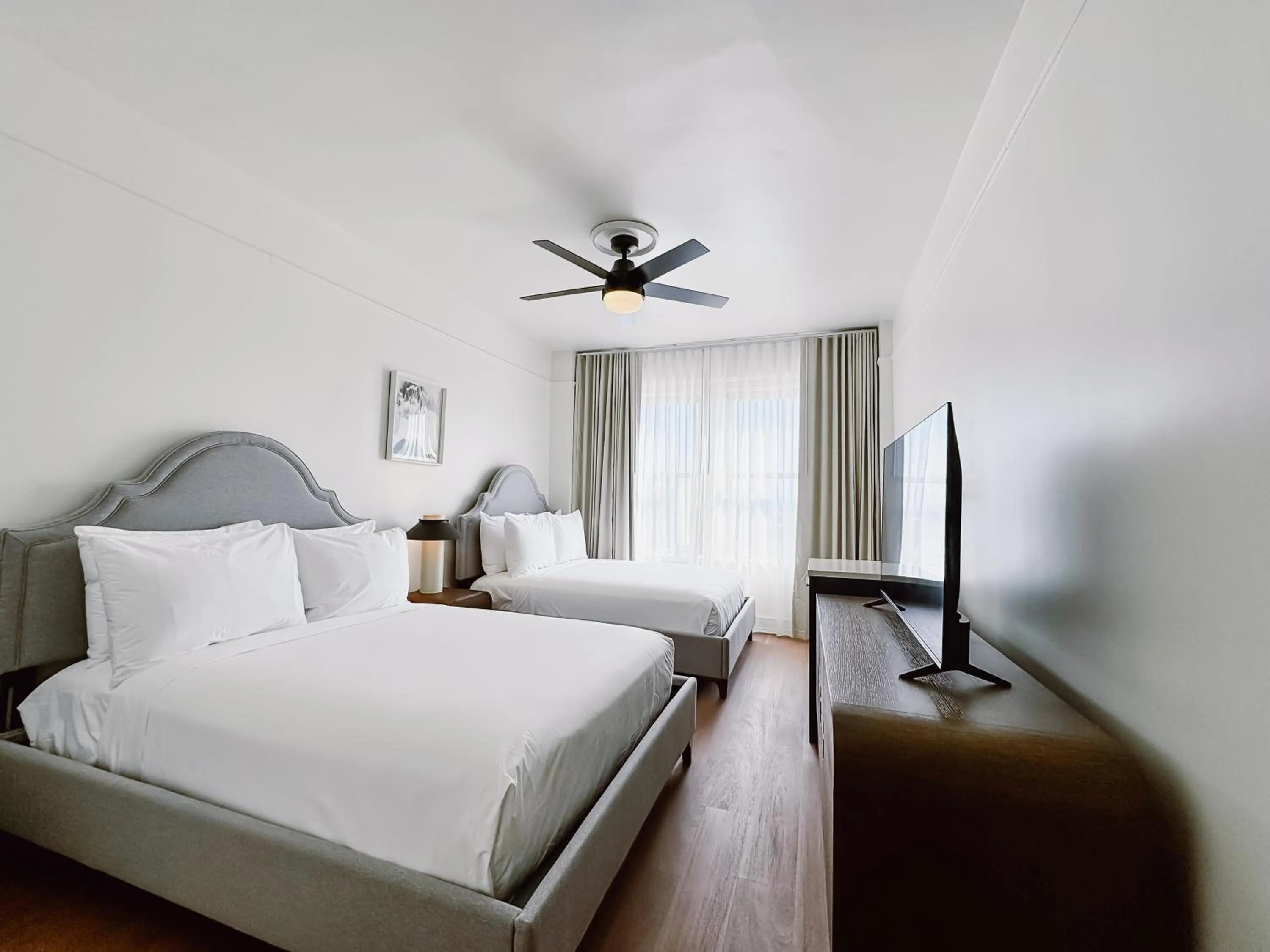 Bed in FOUND Hotel Carlton, Nob Hill