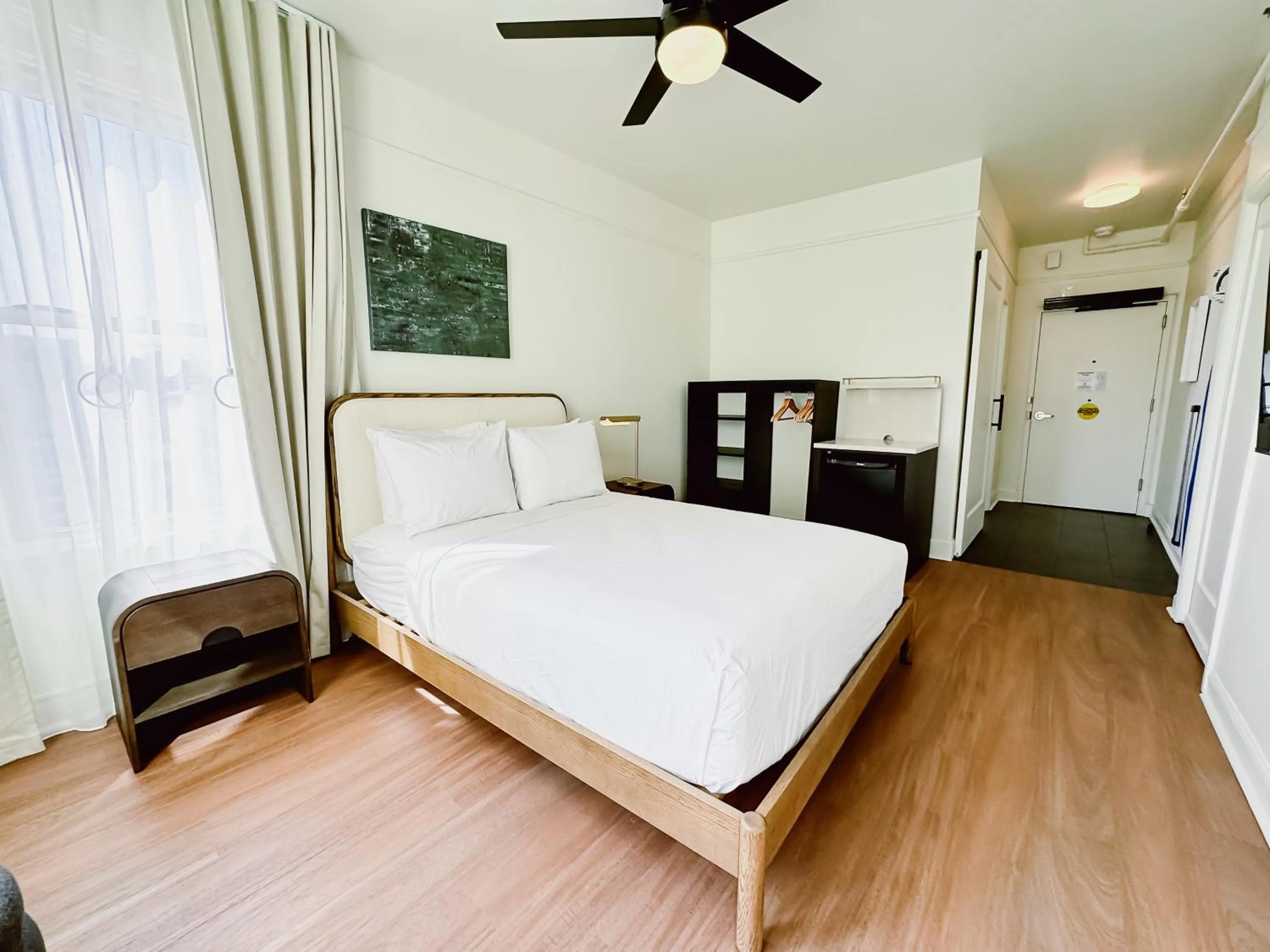 Bed in FOUND Hotel Carlton, Nob Hill