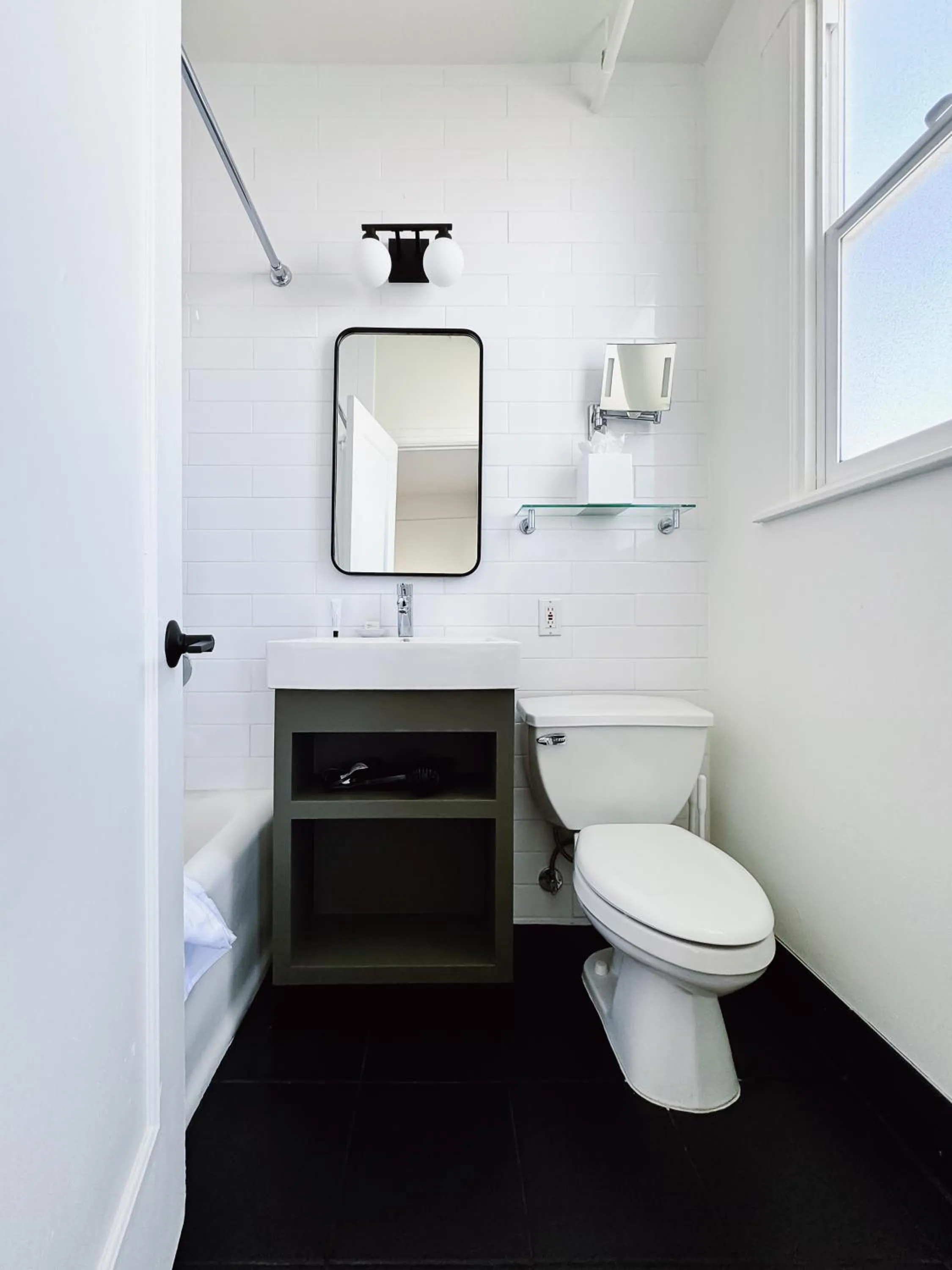 Shower in FOUND Hotel Carlton, Nob Hill