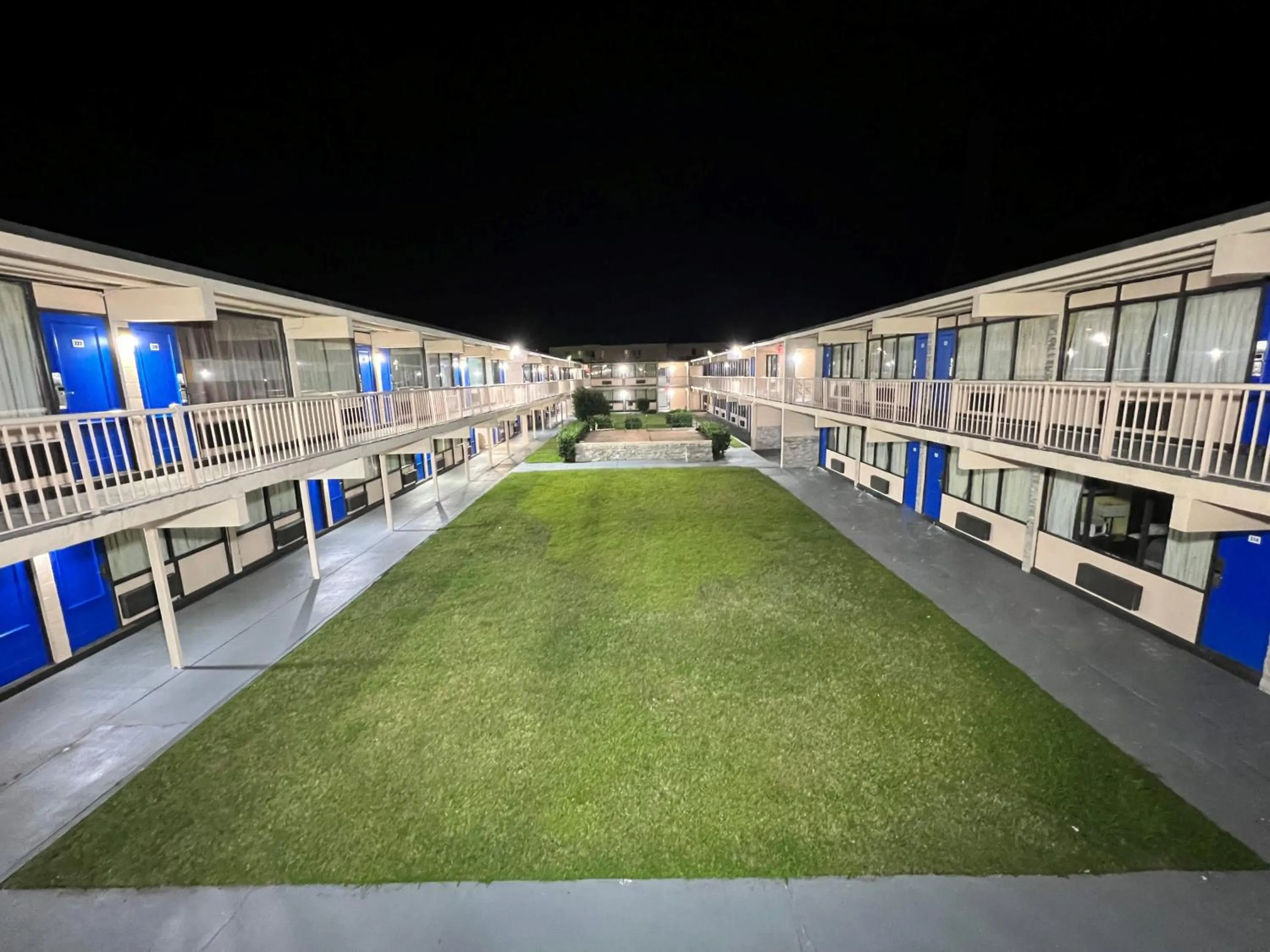 Property building in James River Inn & Suites