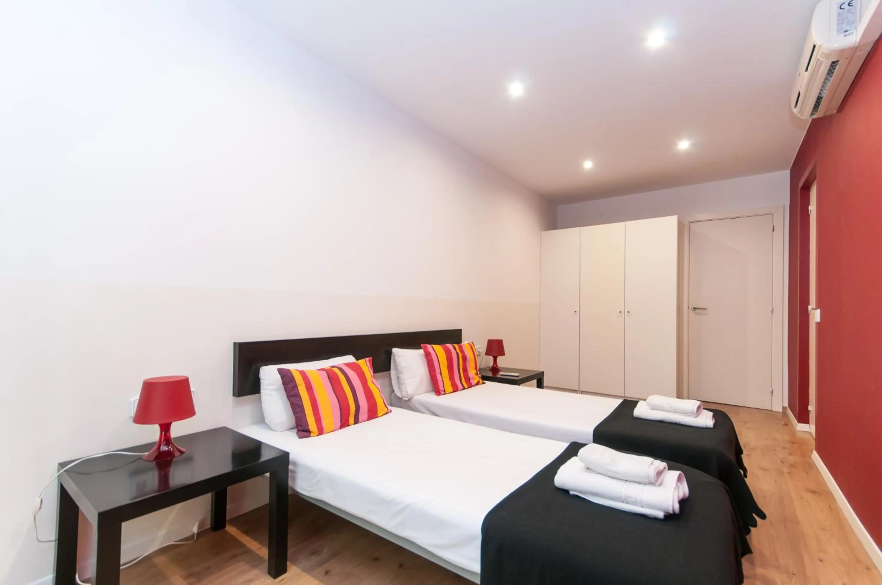 Photo of the whole room, Bed in Weflating Sant Antoni Market