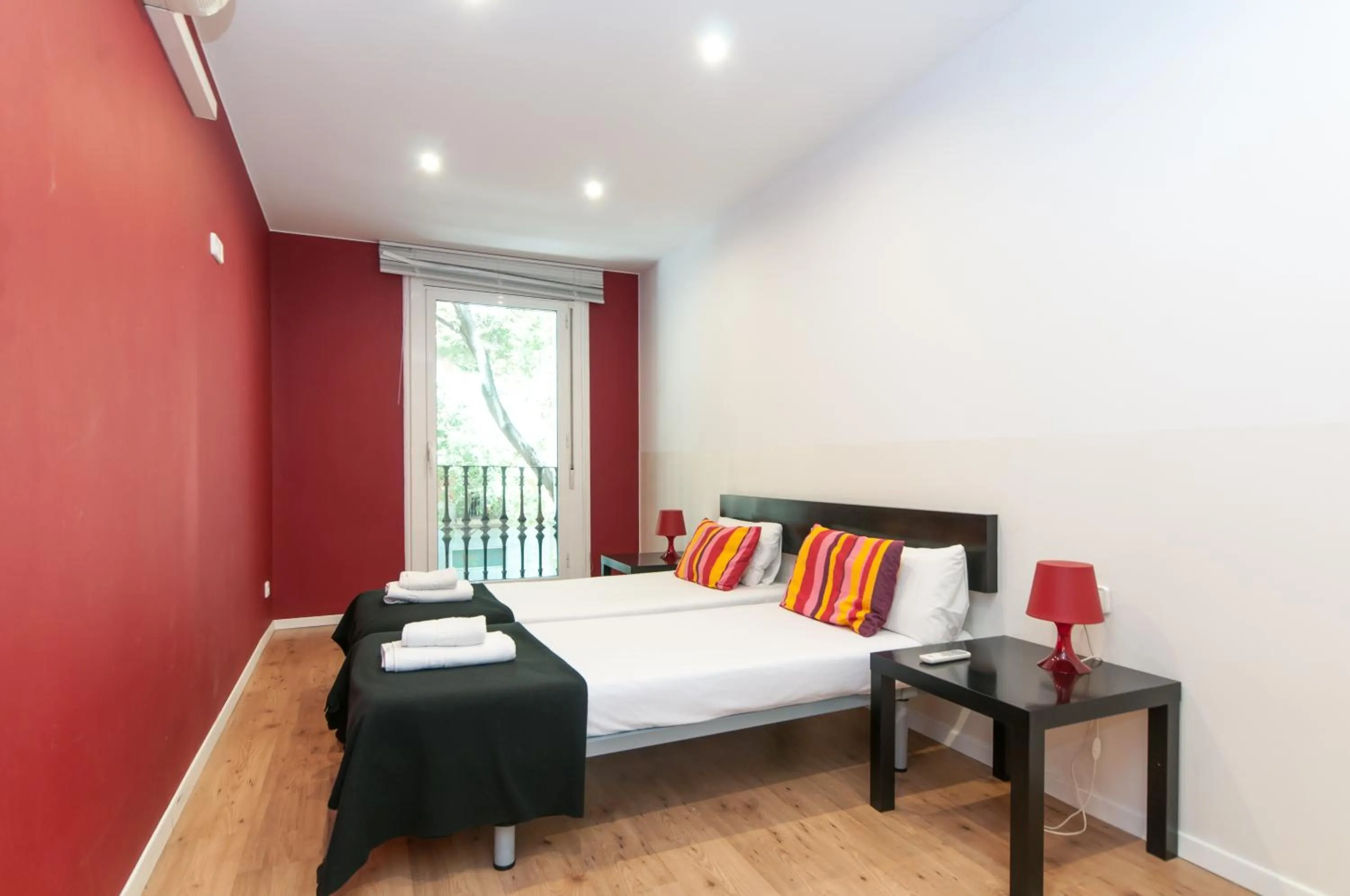 Photo of the whole room, Bed in Weflating Sant Antoni Market