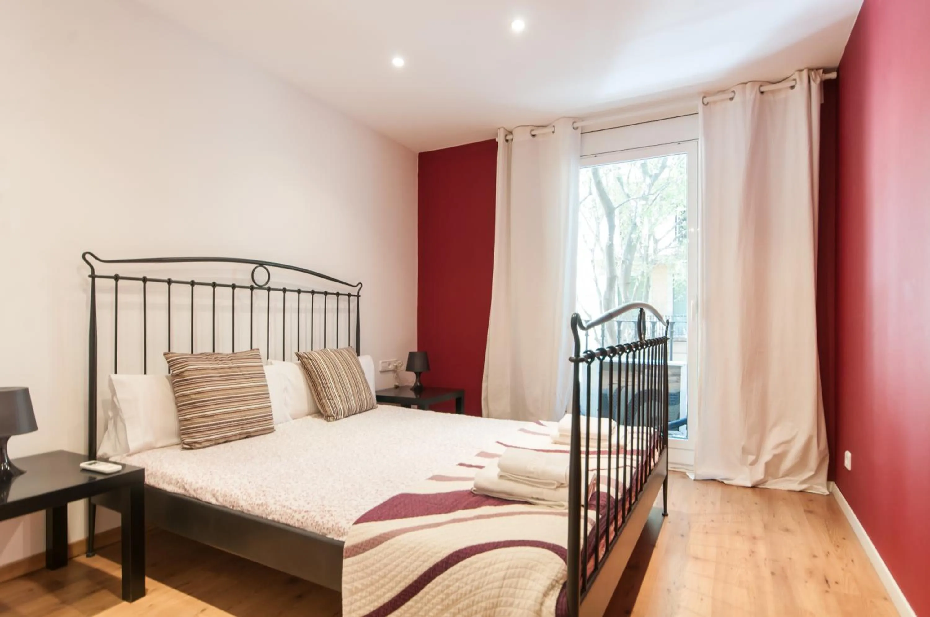 Photo of the whole room, Bed in Weflating Sant Antoni Market