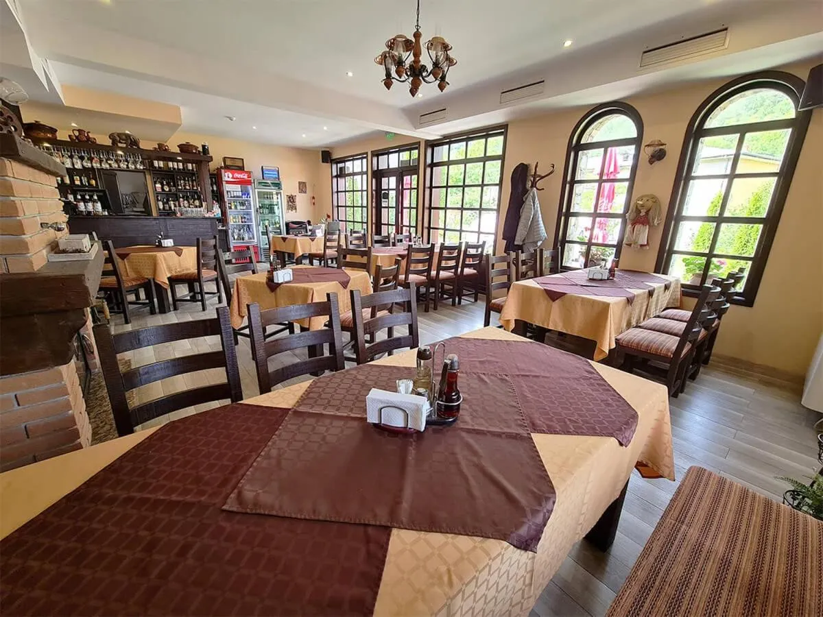 Restaurant/places to eat in Family Hotel Chiflik Hills