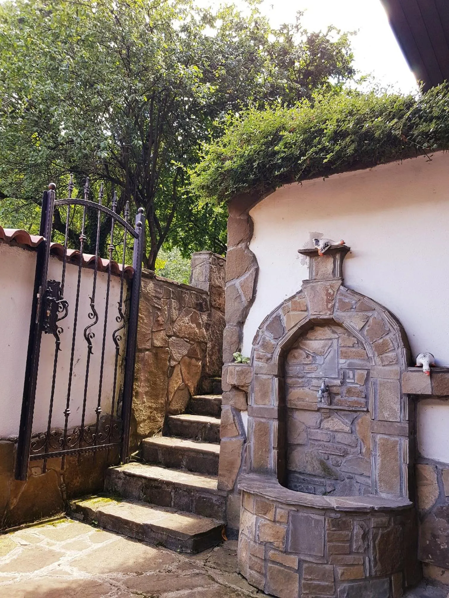 Facade/entrance in Family Hotel Chiflik Hills
