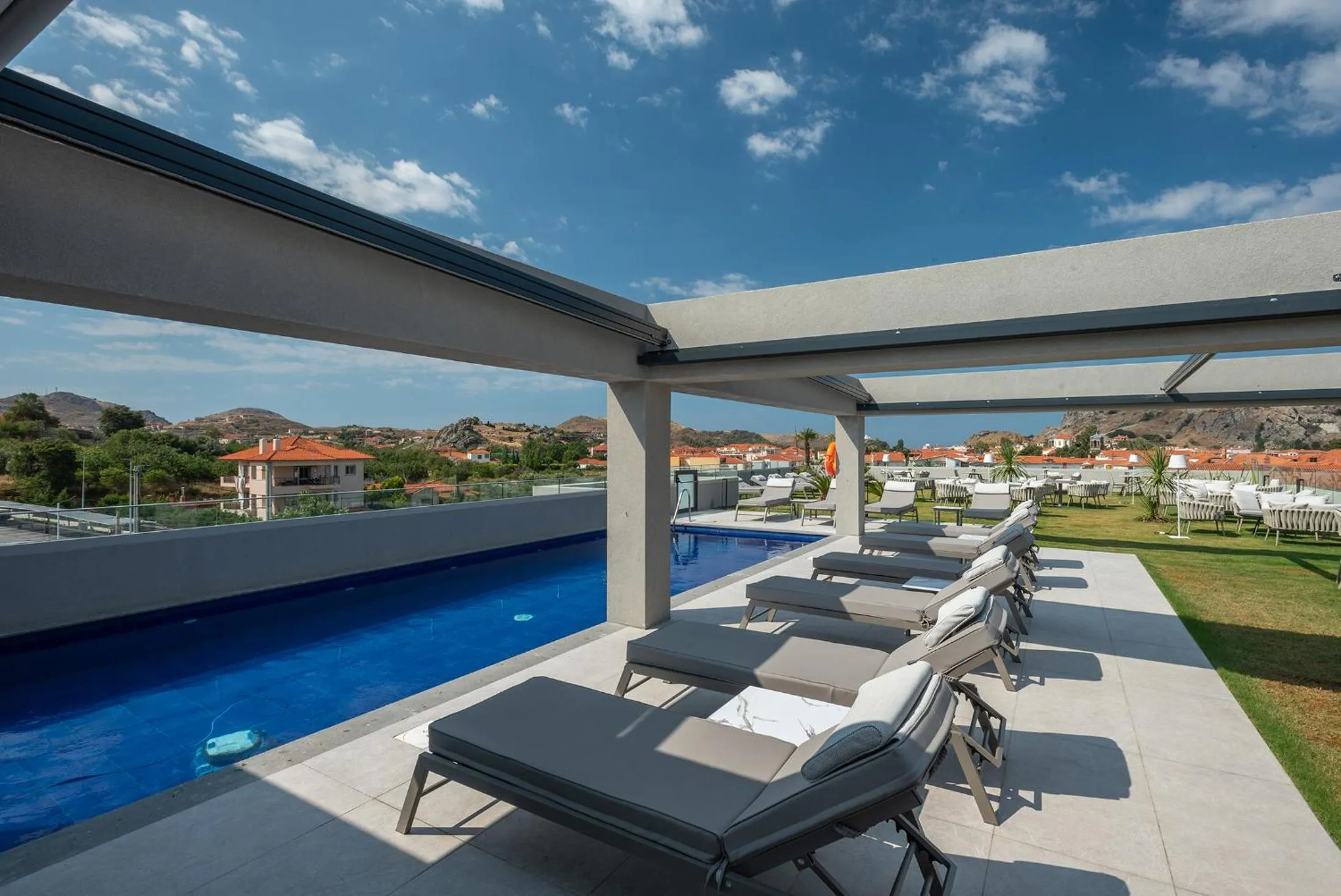 Pool view in GRAND PATELLI