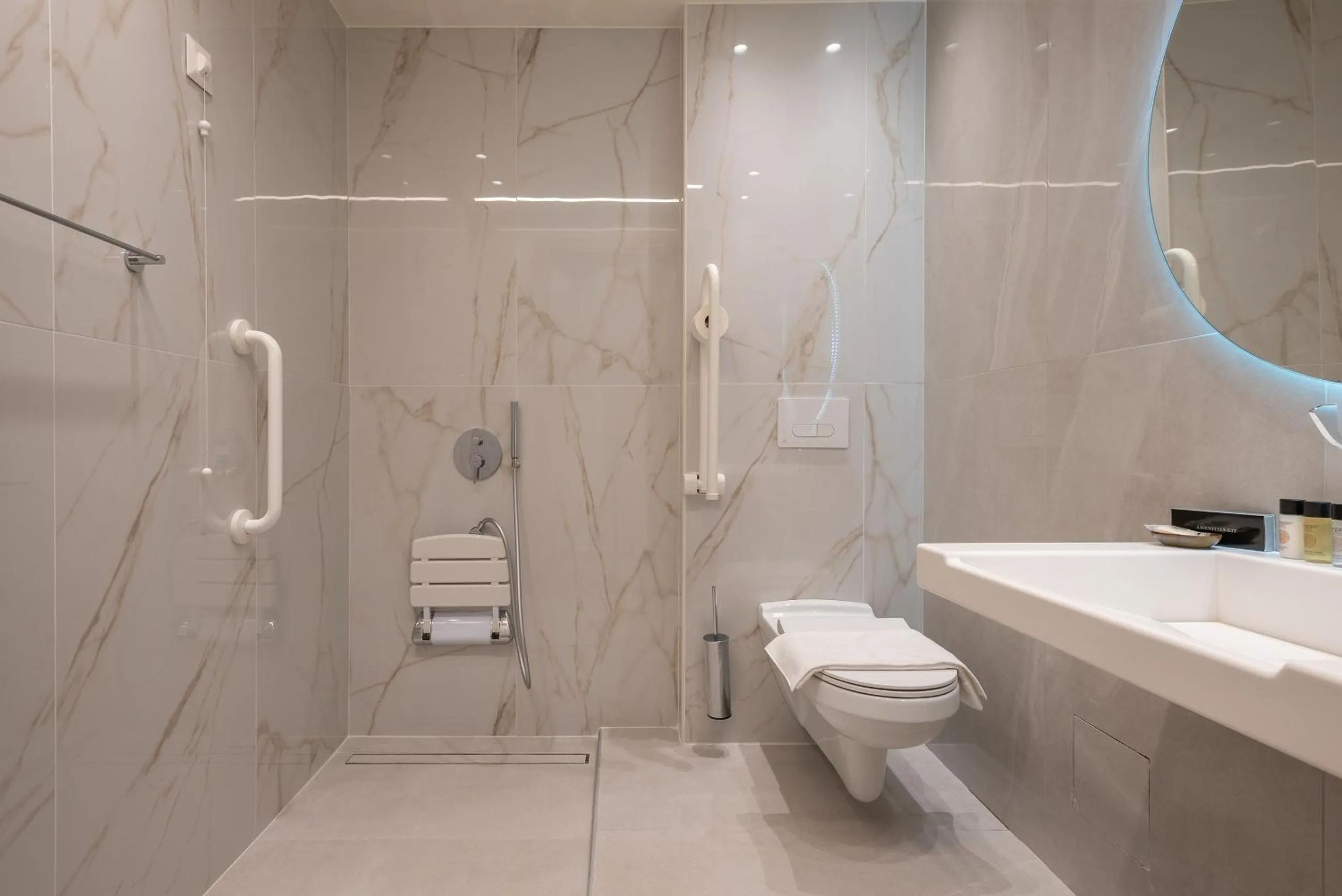 Shower in GRAND PATELLI