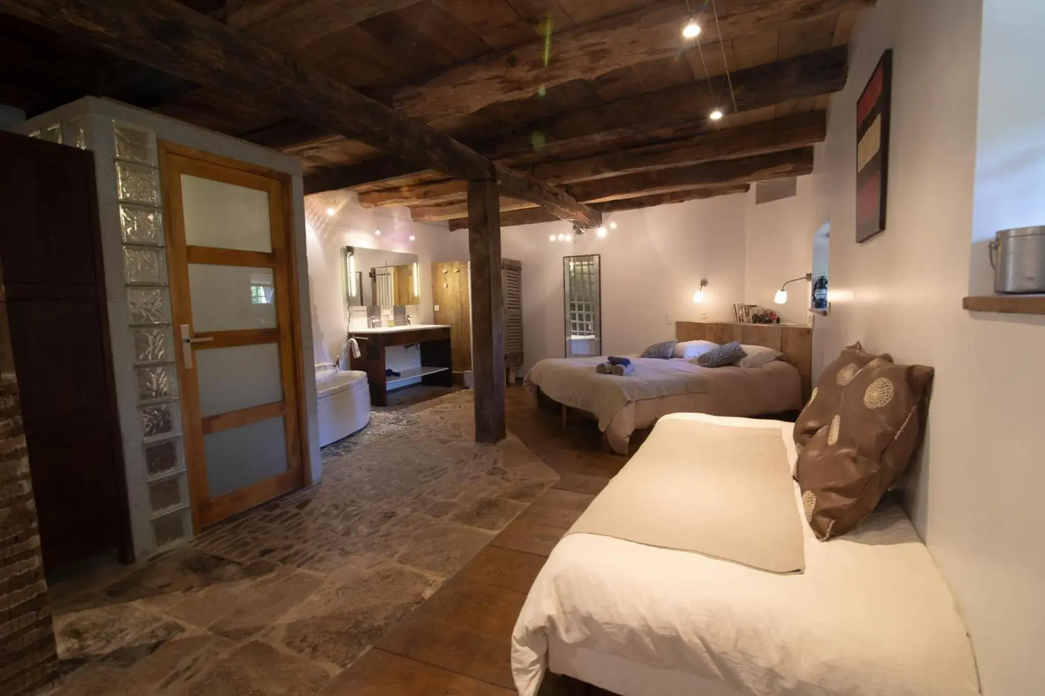 Deluxe Room (2 Adults + 1 Child) in Le Clos du Barry Deluxe Room (2 Adults + 1 Child) in Le Clos du Barry