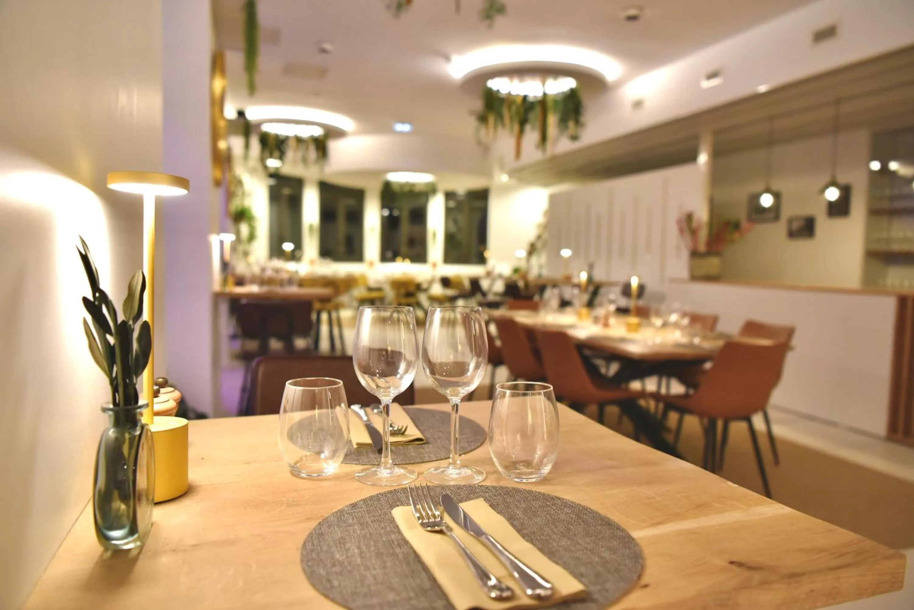 Restaurant/places to eat in Le Meez