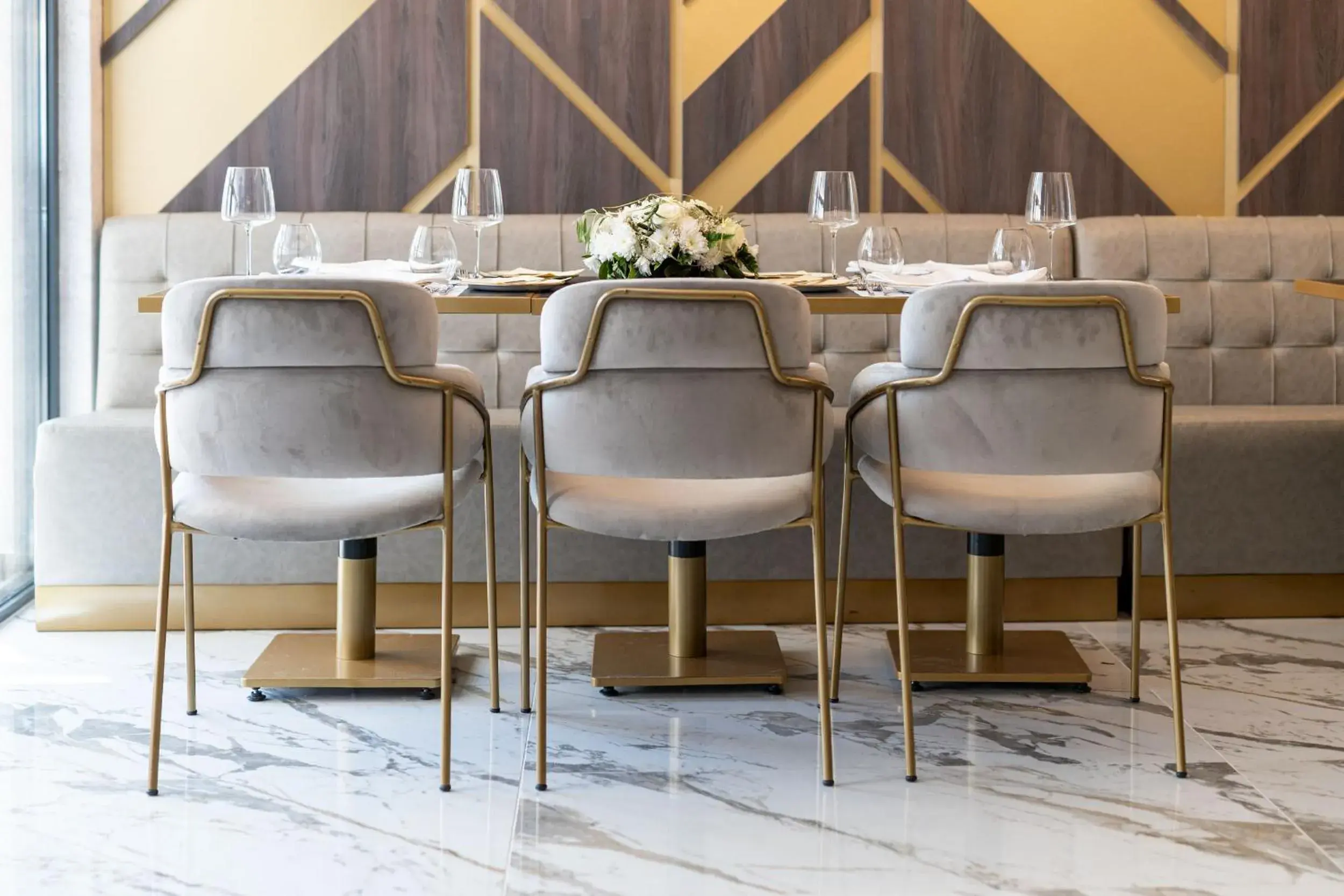 Lounge or bar in Hotel Millennium by Aycon Lounge or bar in Hotel Millennium by Aycon