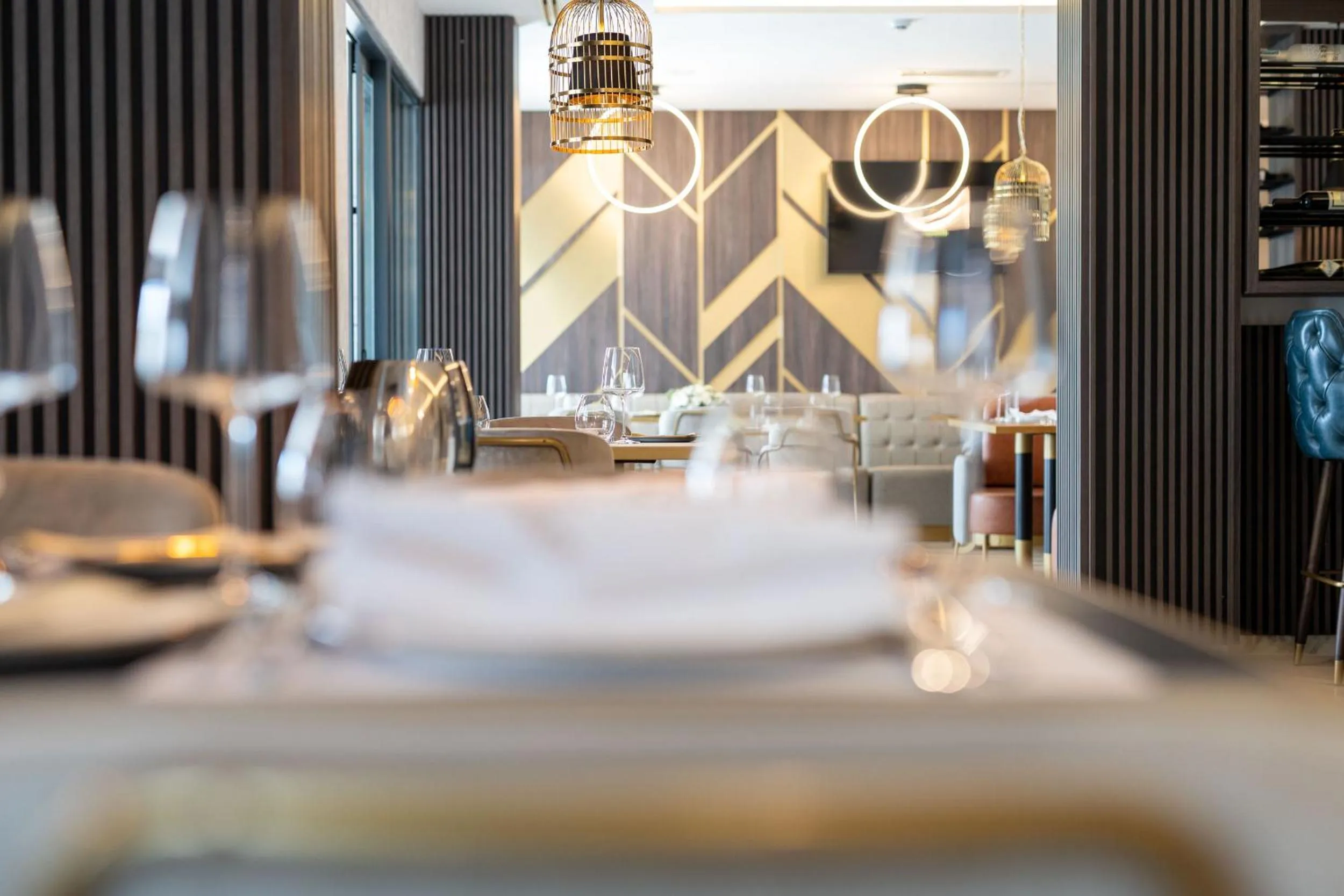 Restaurant/places to eat, Bed in Hotel Millennium by Aycon