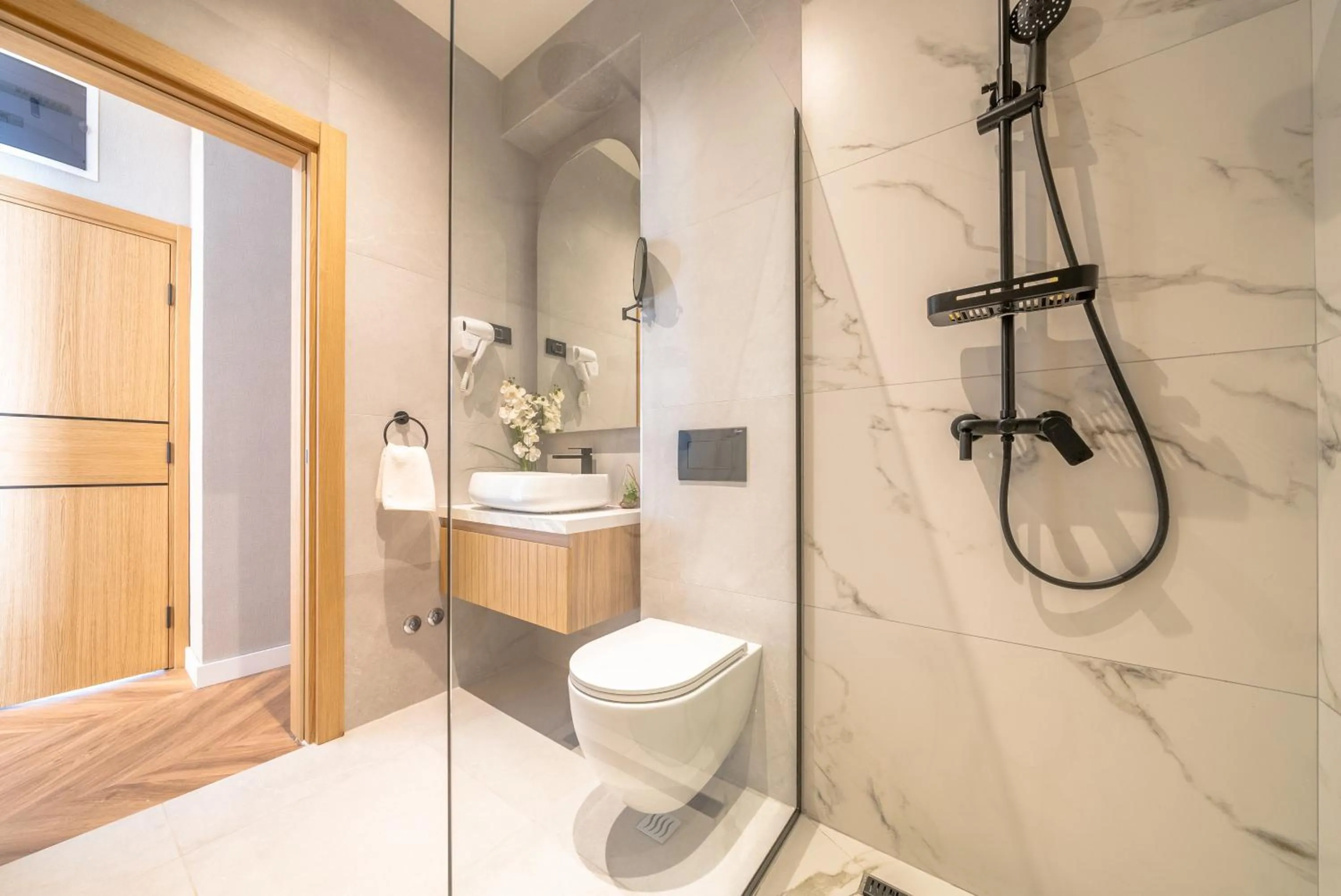 Bathroom in Hotel Millennium by Aycon