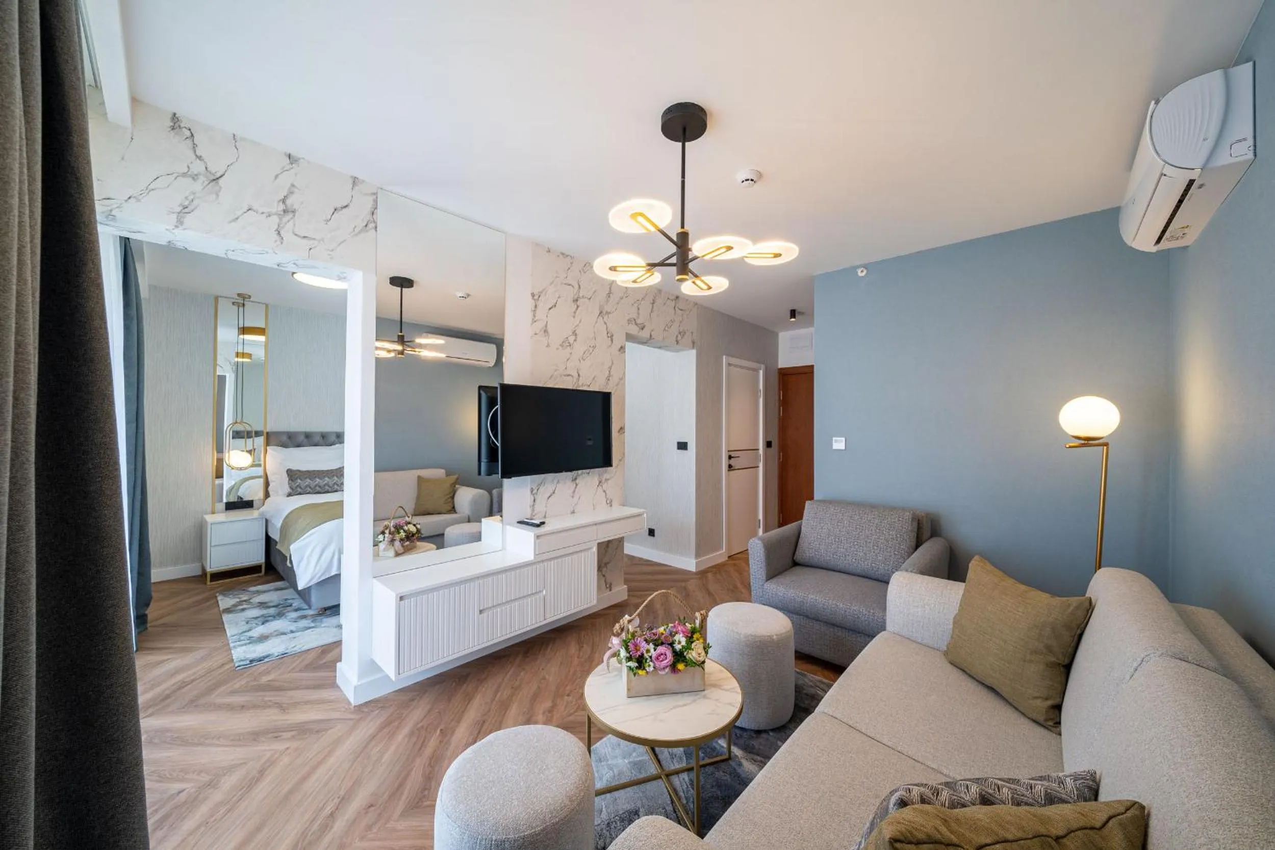 Living room in Hotel Millennium by Aycon