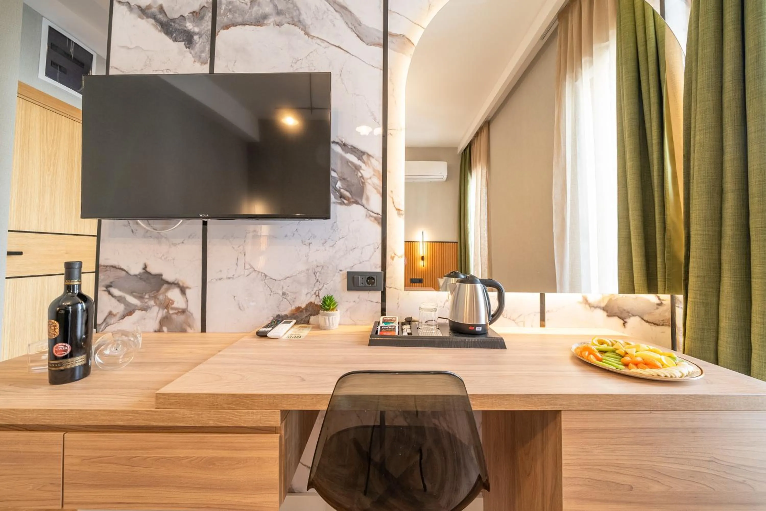 Guests in Hotel Millennium by Aycon